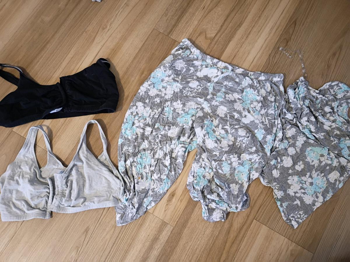bundle of womens maternity clothes size large - Spokane, Washington - FleaMarketBay