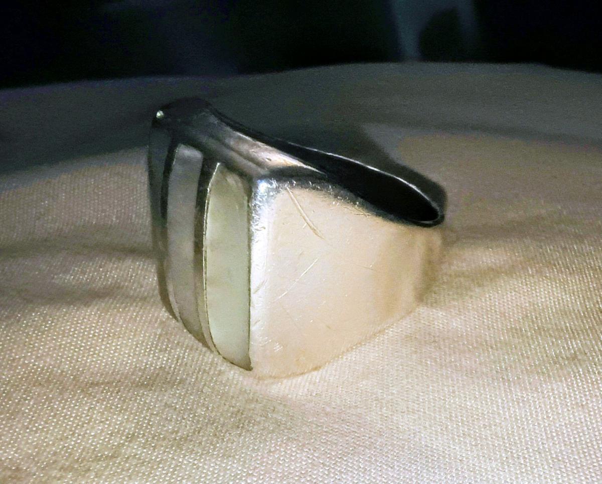 silver ring - Las Vegas, Nevada - FleaMarketBay