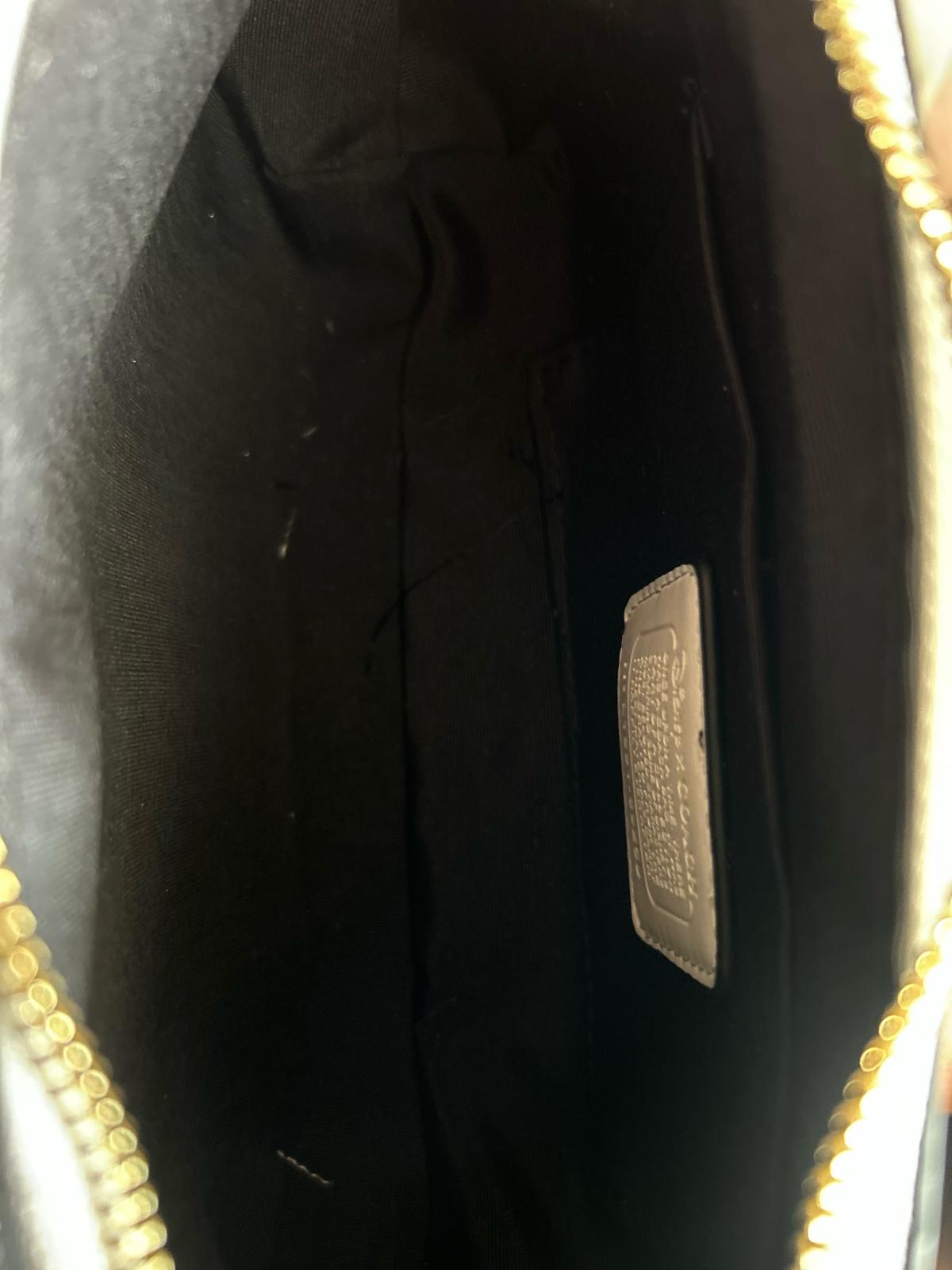 Terri Luxury white shoulder bag - Carpentersville, Illinois - FleaMarketBay