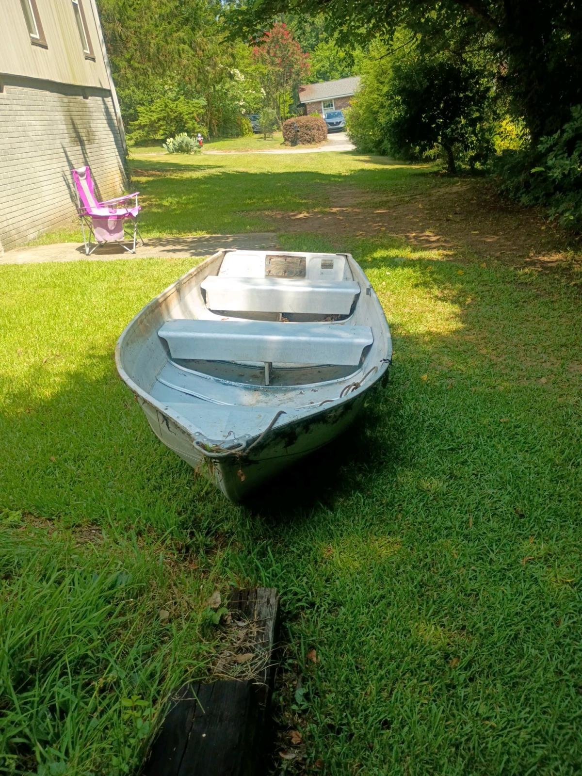 12 ft Jon boat NO LEAKS - West Columbia, South Carolina - FleaMarketBay