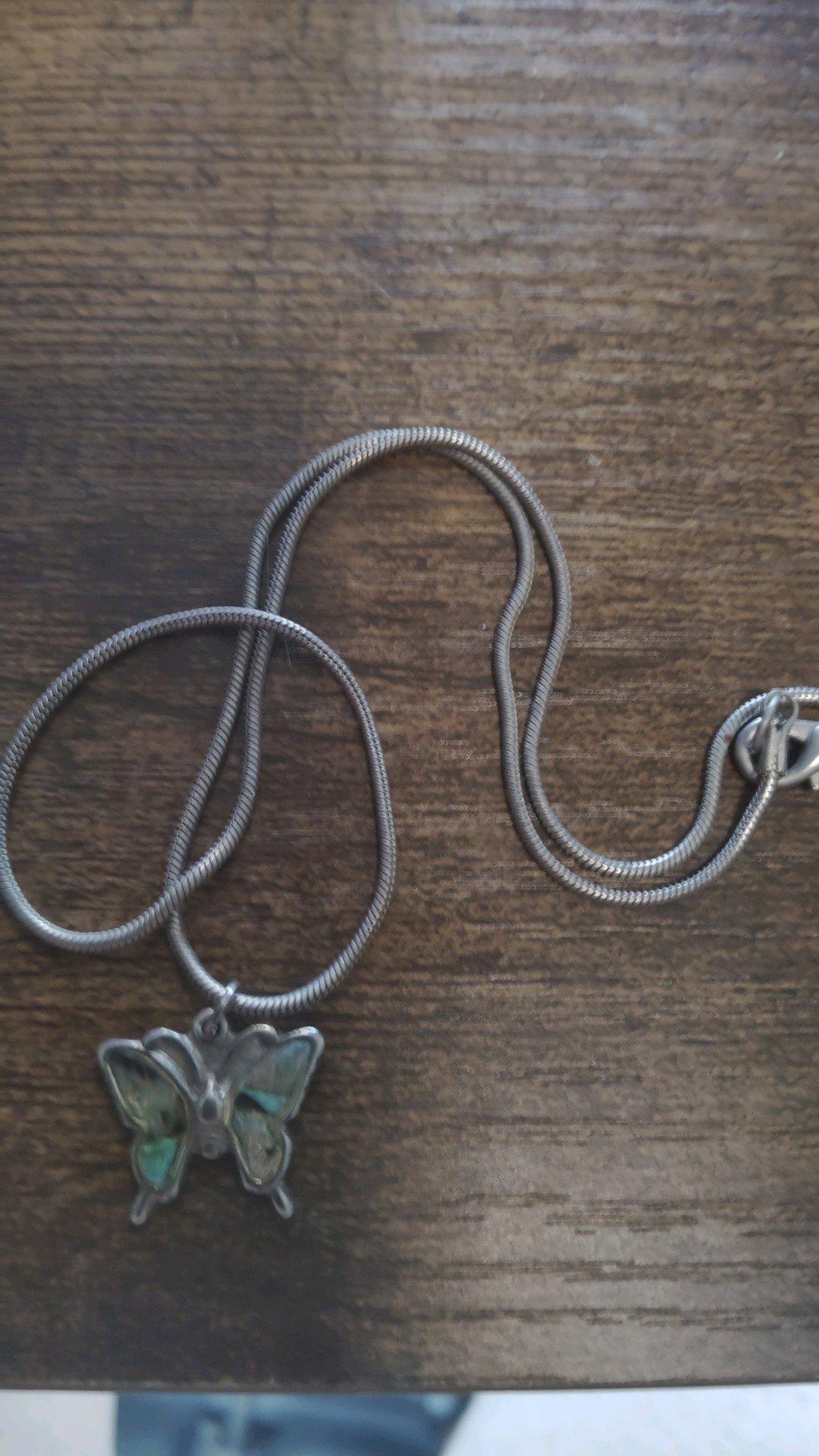 bracelets necklaces pins and more - Adelanto, California - FleaMarketBay