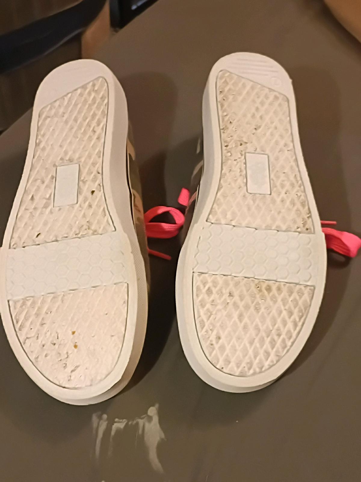 woman shoes with Pink laces  Faded Glory - Lockport, Louisiana - FleaMarketBay