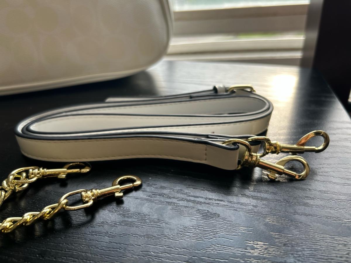 Terri Luxury white shoulder bag - Carpentersville, Illinois - FleaMarketBay