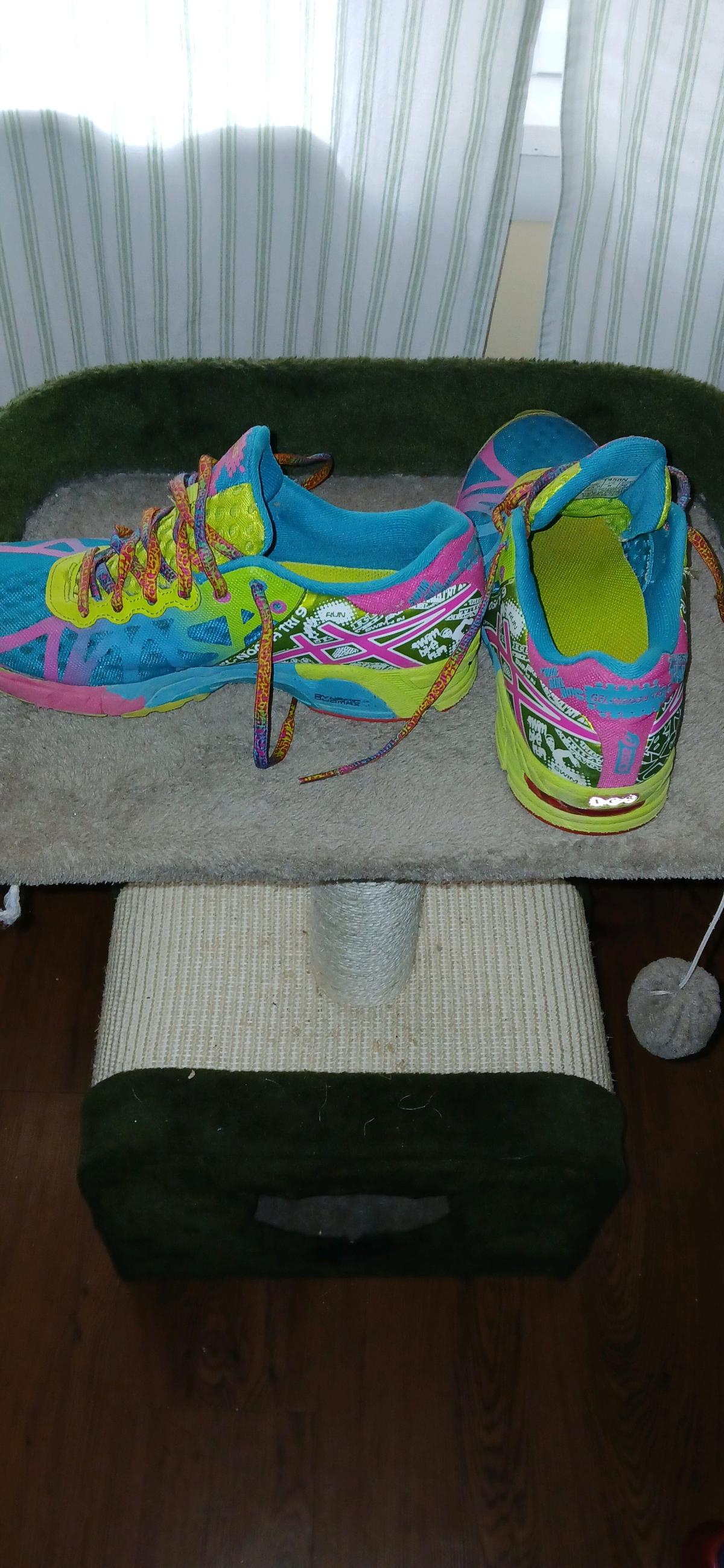 assics gell noose tri9 multi color size 8 - Pendleton, South Carolina - FleaMarketBay