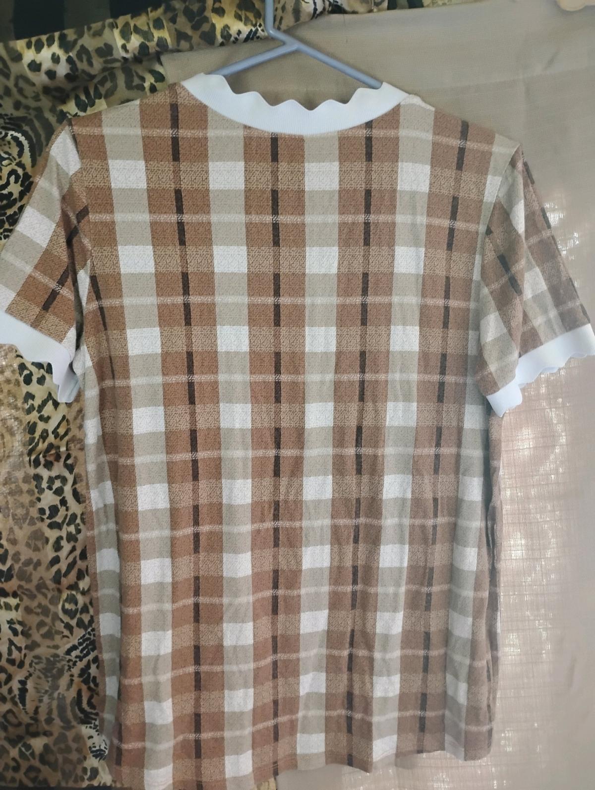 A Nice Womens  Brown and White and Black Top - Swansea, South Carolina - FleaMarketBay