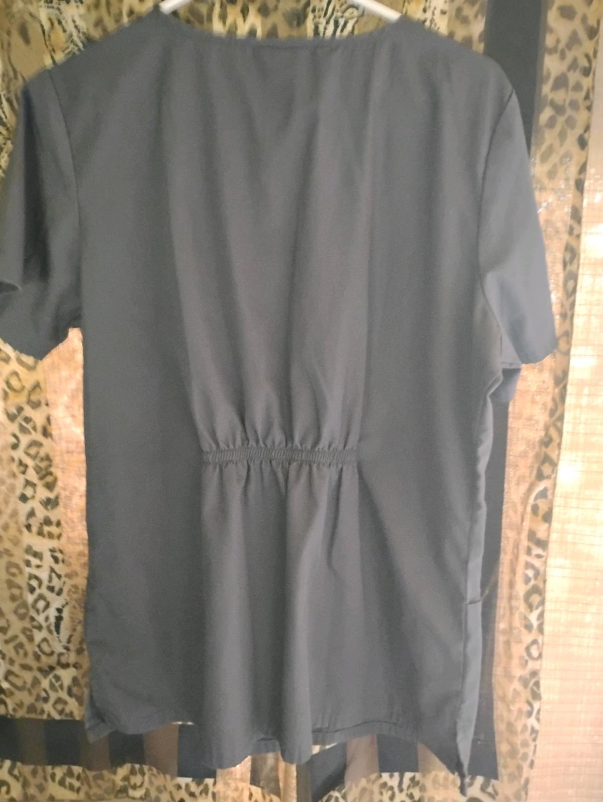 A Grey Womens Large Scrub Top - Swansea, South Carolina - FleaMarketBay