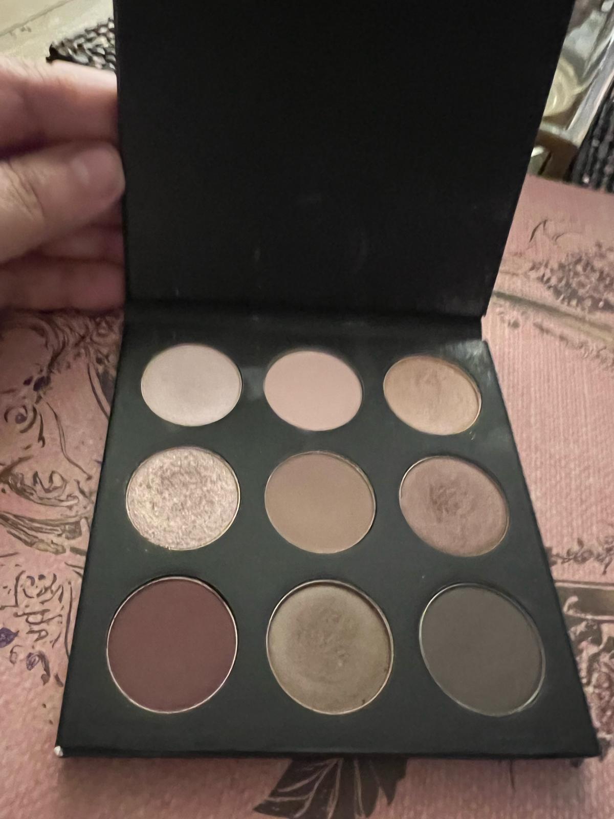 Studio makeup smoky eye palette like new - Lynn, Massachusetts - FleaMarketBay