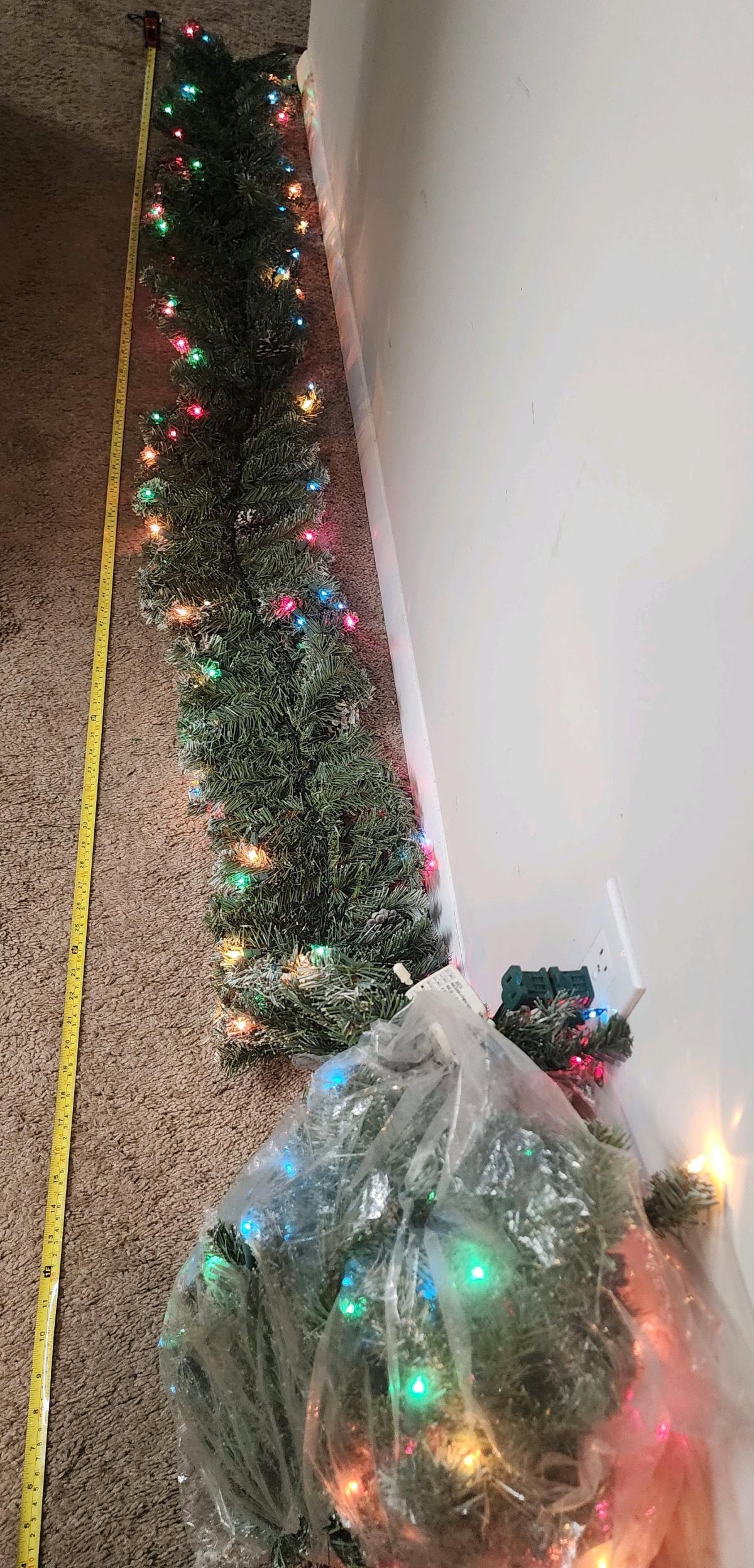 Realistic 9ft flocked garland w multi lights and pinecones - Knoxville, Tennessee - FleaMarketBay