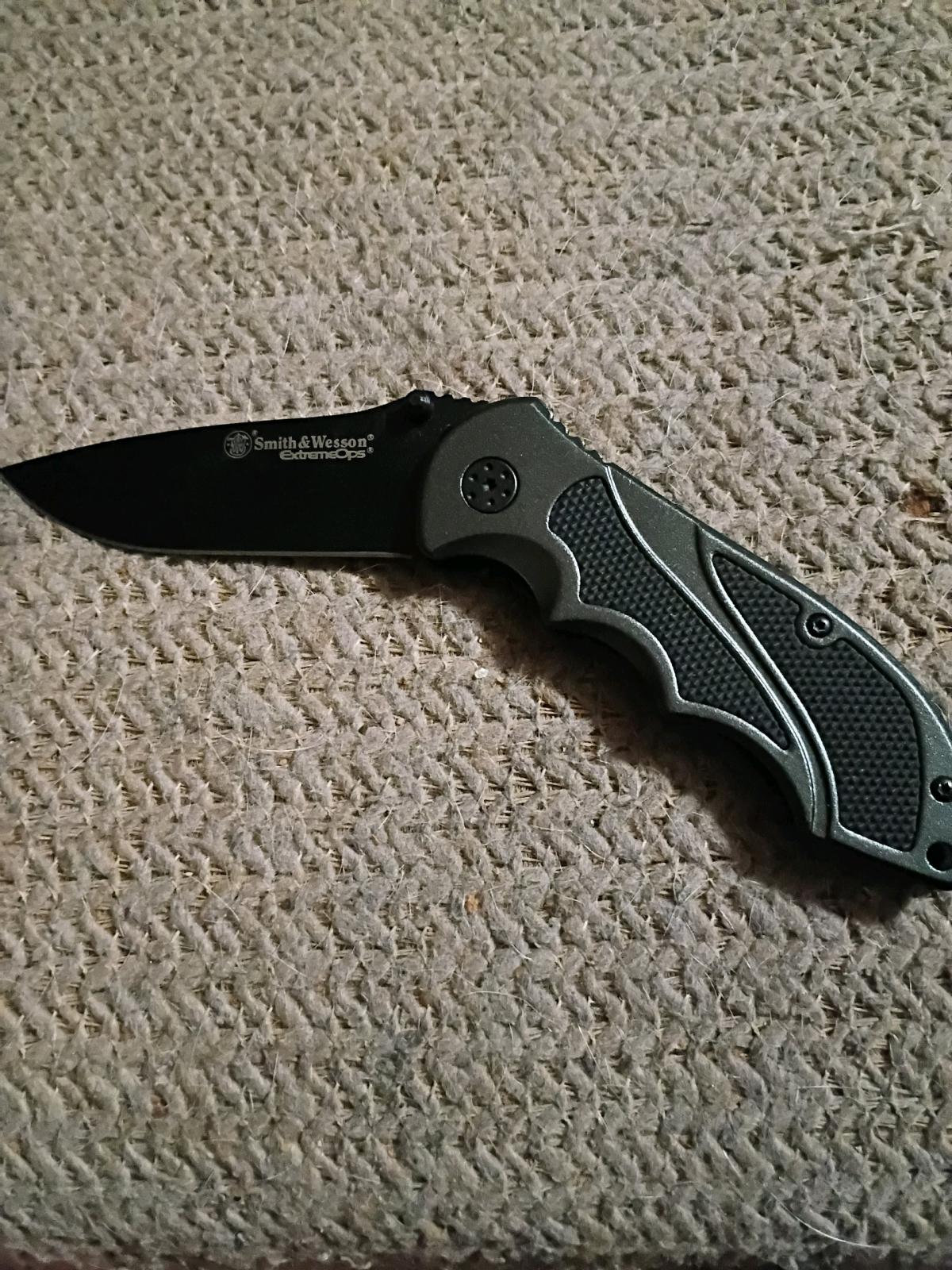 brand new knife its a smith and wenson - Galveston, Texas - FleaMarketBay