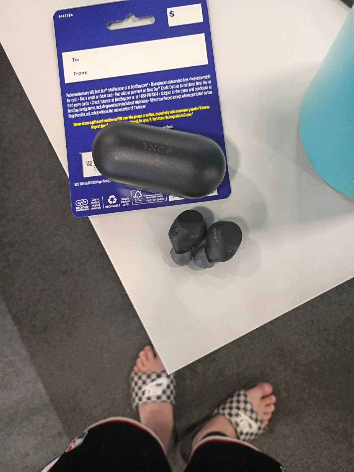 sony headphones need the money - Peoria, Illinois - FleaMarketBay