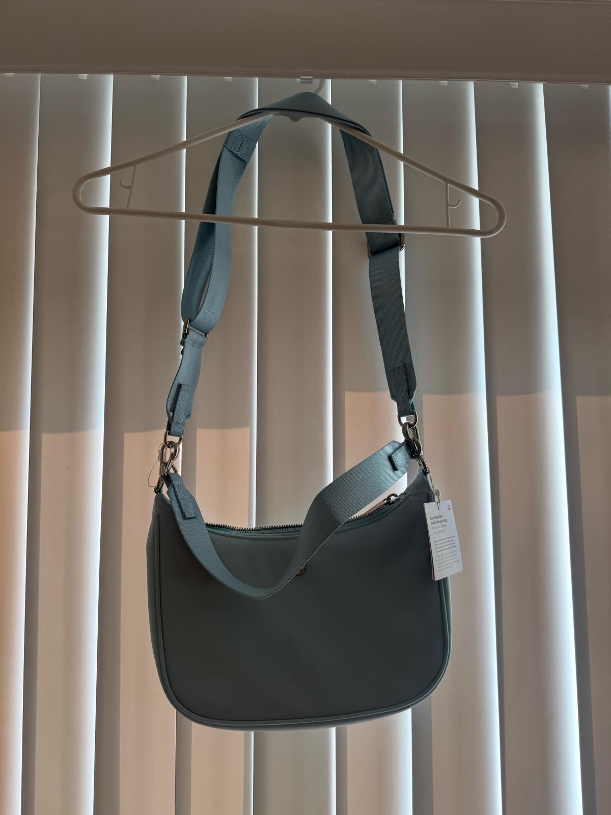 lululemon essential bag - Roxboro, North Carolina - FleaMarketBay