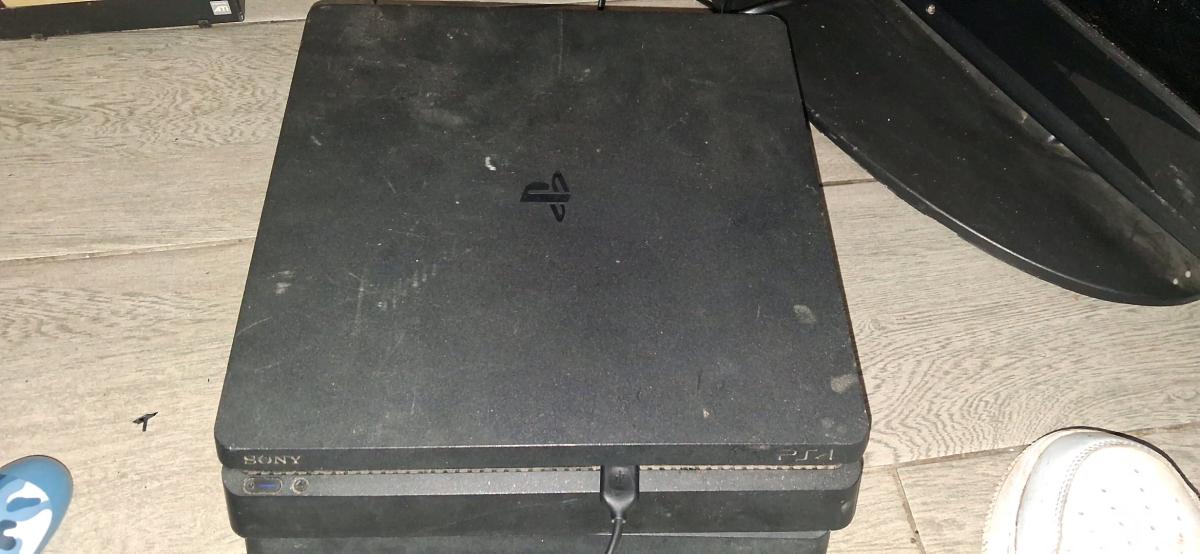 Sony PlayStation 4 PS4 Slim 1TB Console CUH2215B - Fort Worth, Texas - FleaMarketBay