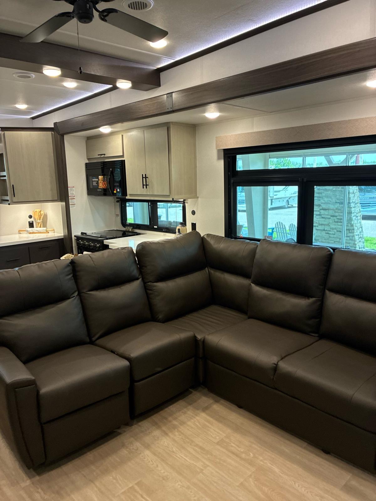 2027 Forest River 36BC - Dover, Florida - FleaMarketBay