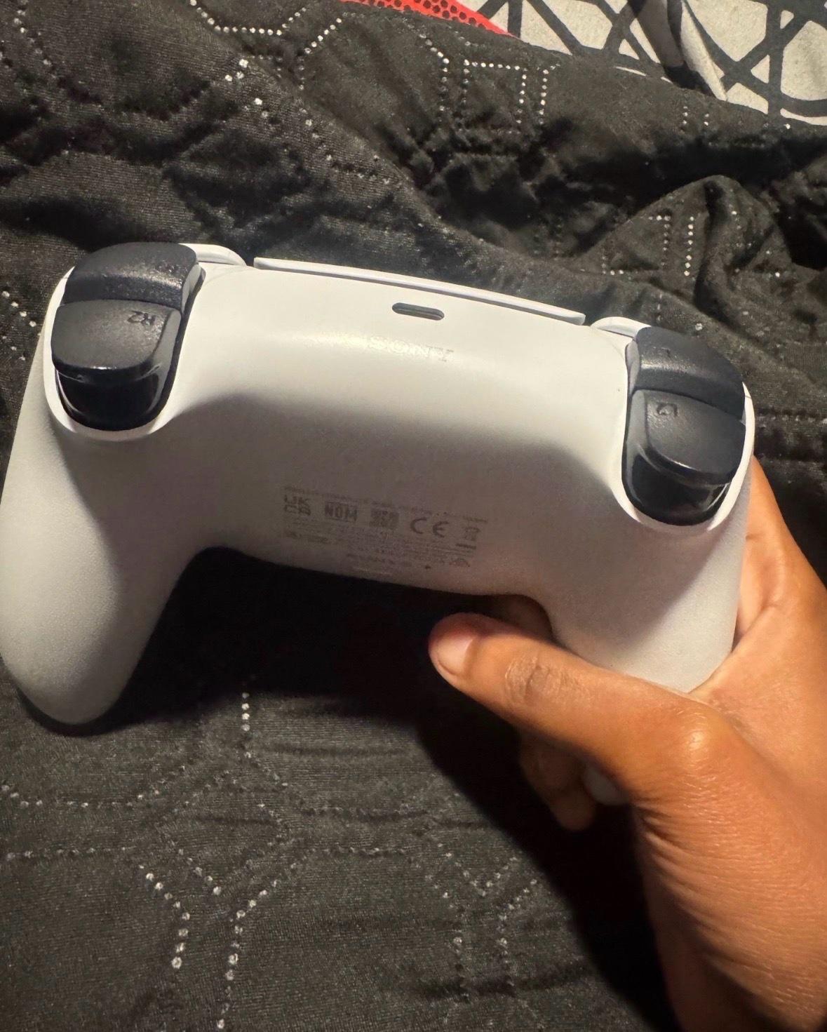 PS5 Controller white - Belleview, Florida - FleaMarketBay