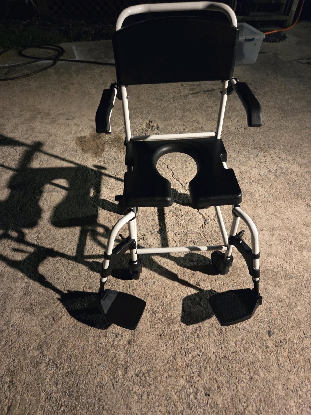 wheel chair very clean and operable - Alicia, Arkansas - FleaMarketBay