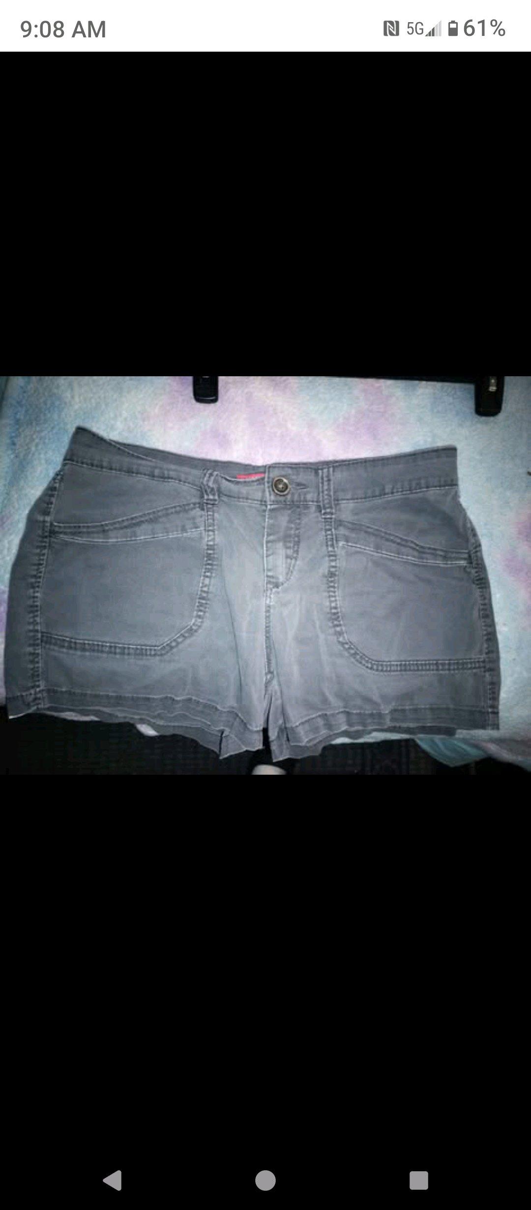 LIKE NEW UNIONBAY Juniors grey shade Size 11 - Charleston, West Virginia - FleaMarketBay