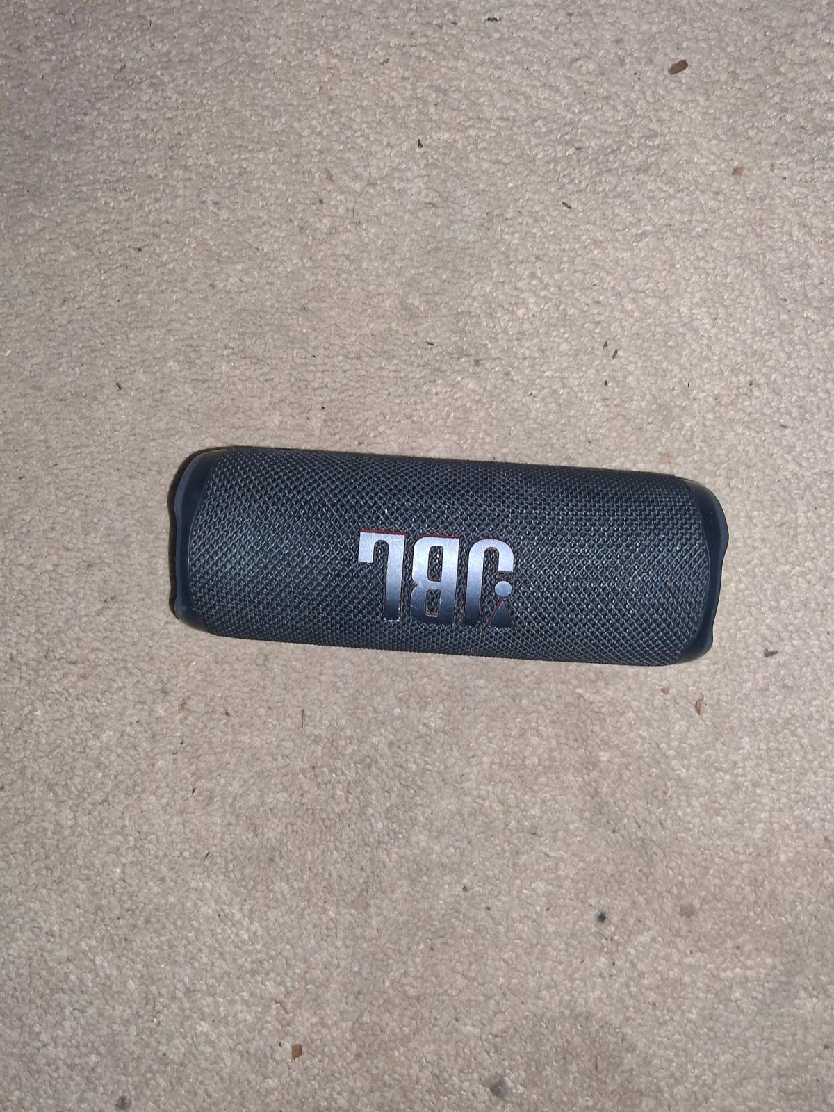 jbl flip 6 bluetooth speaker loud clean bass with charger - Alameda, California - FleaMarketBay