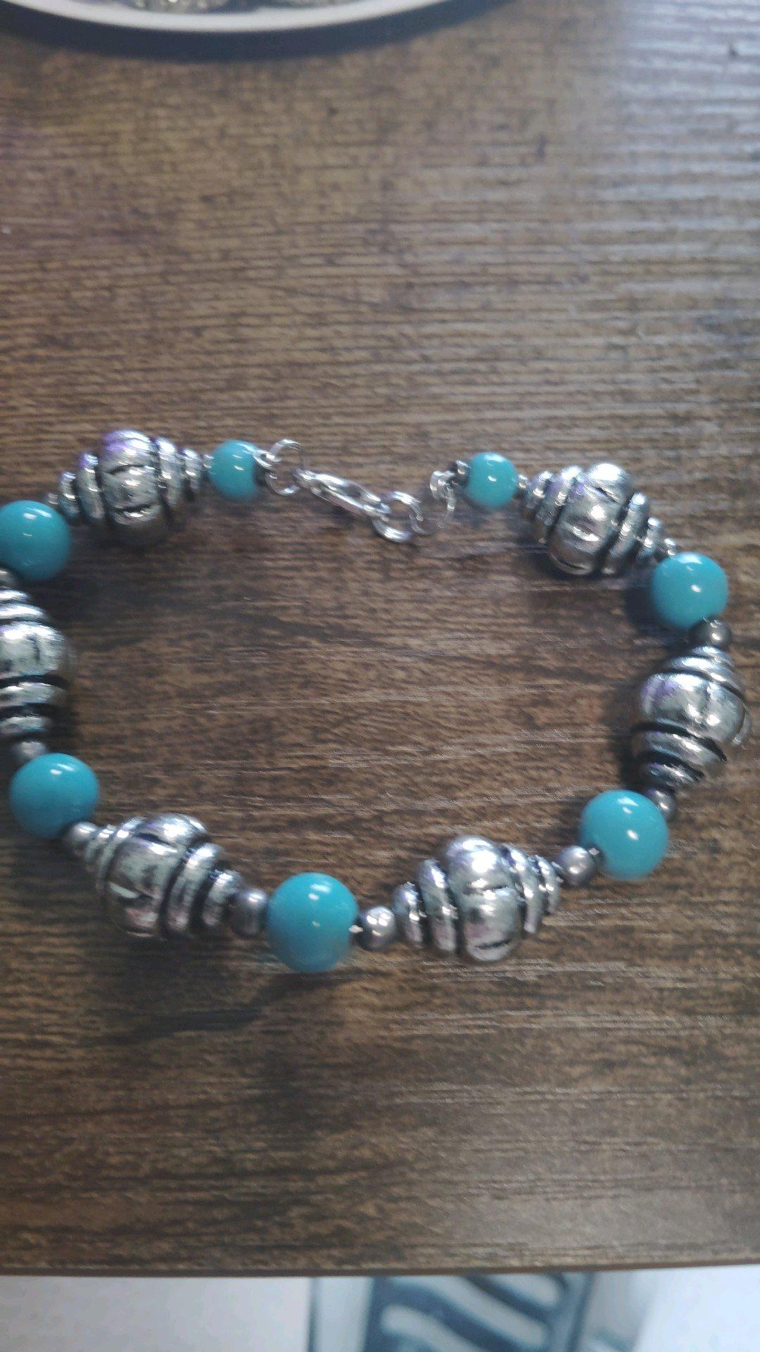 bracelets necklaces pins and more - Adelanto, California - FleaMarketBay