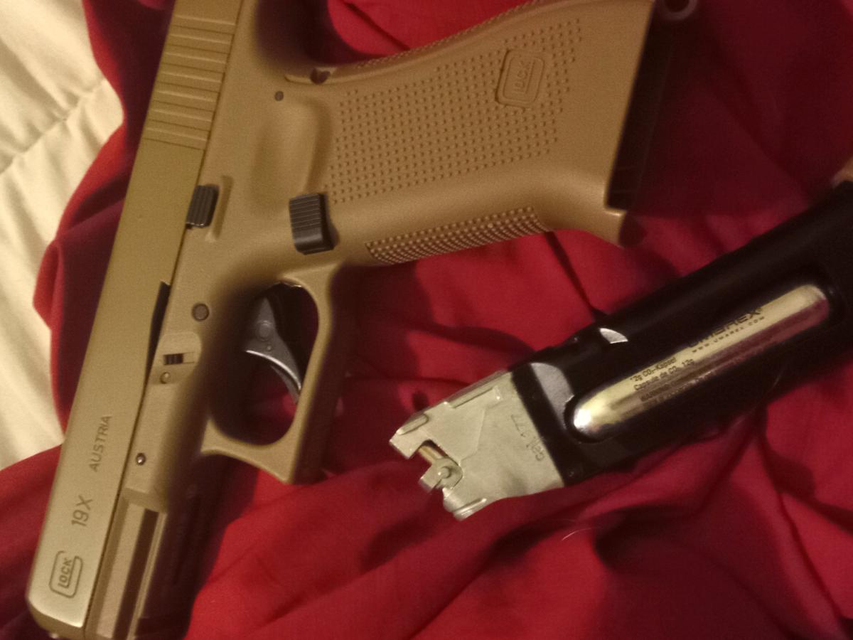 19xGlock automatic  bbgun - Alpine, Arizona - FleaMarketBay