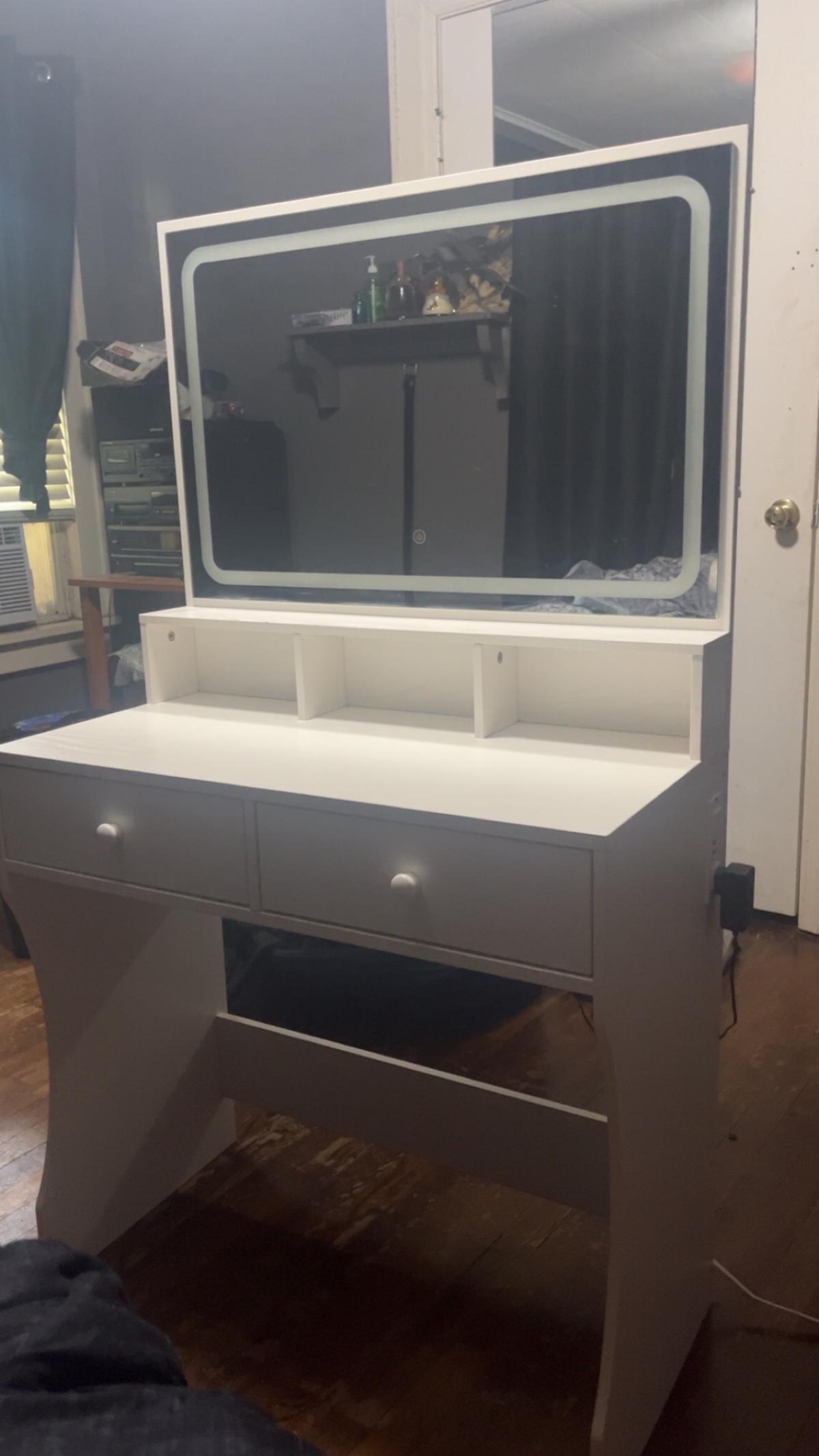 white makeup vanity with mirror - Ghent, New York - FleaMarketBay