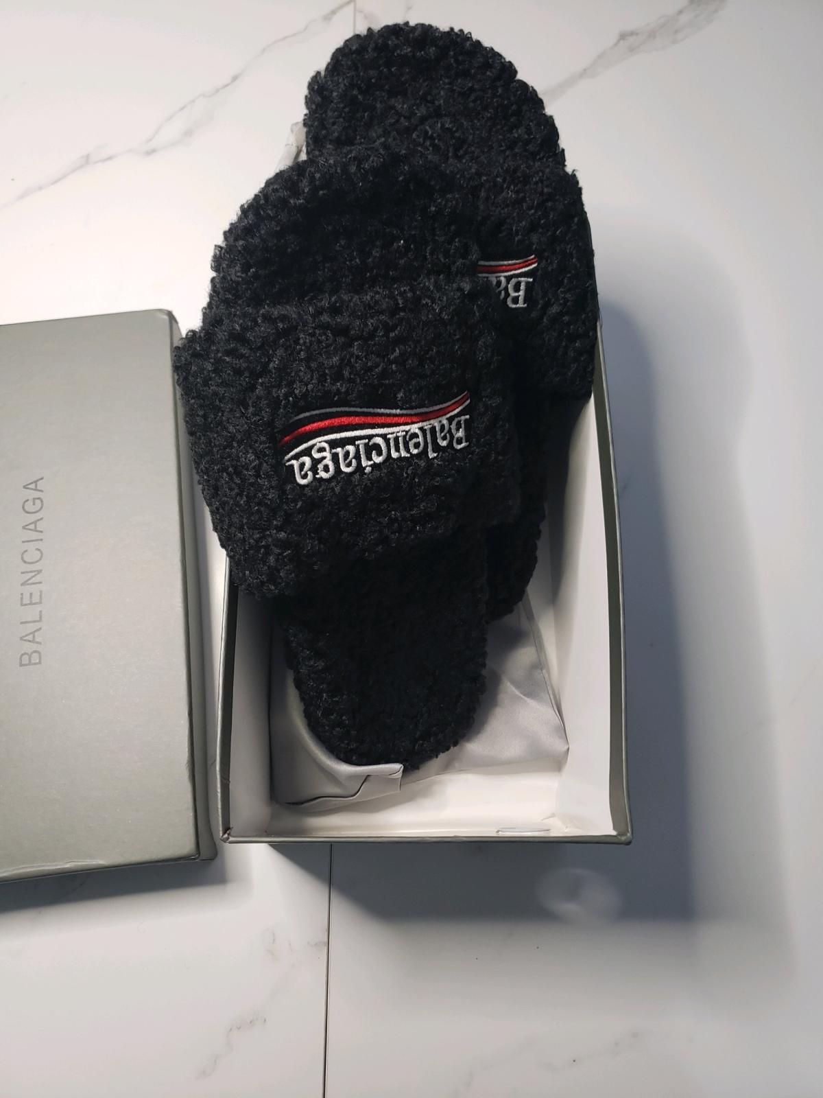 balenciaga slides - Florissant, Missouri - FleaMarketBay
