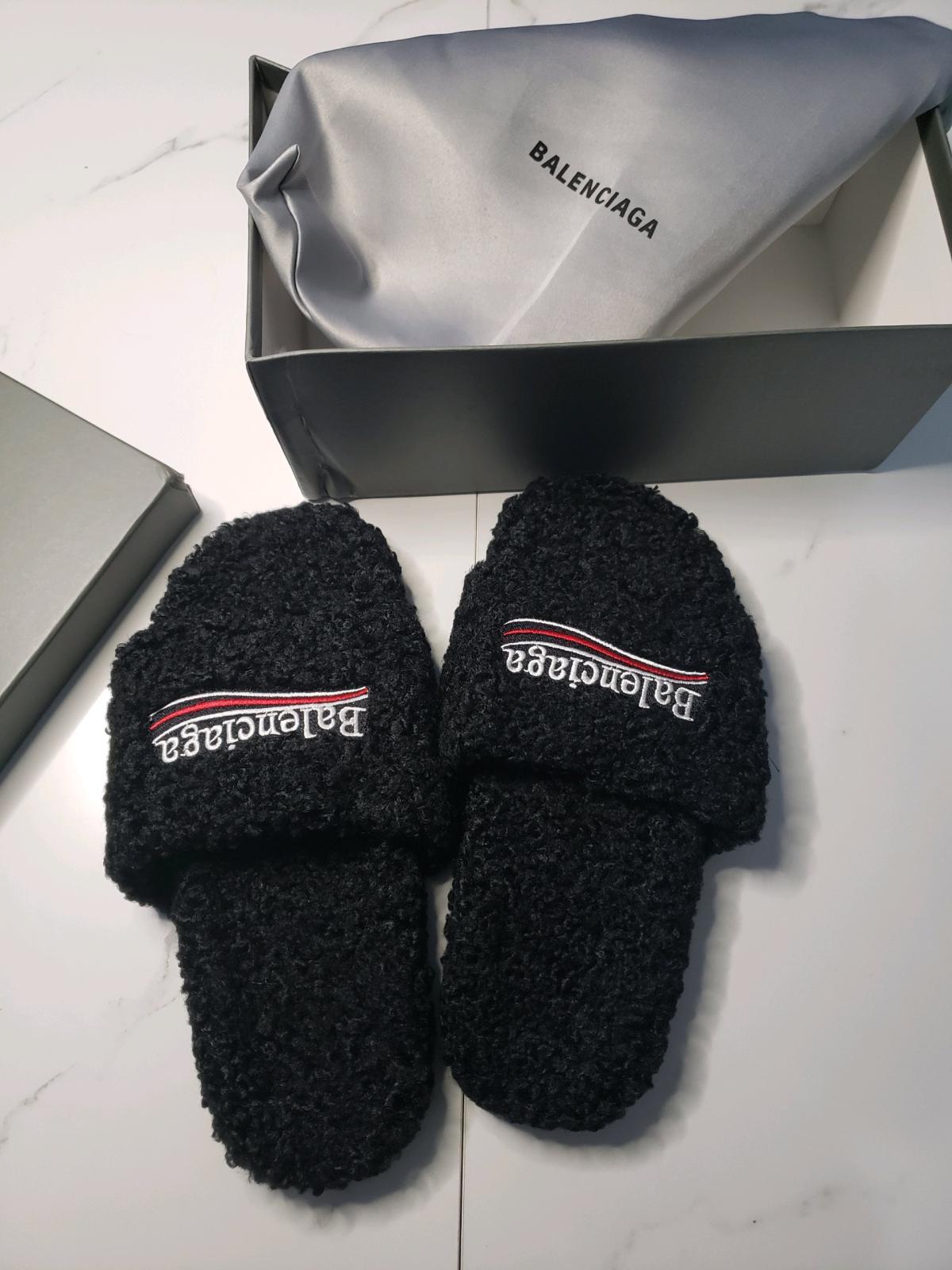 balenciaga slides - Florissant, Missouri - FleaMarketBay