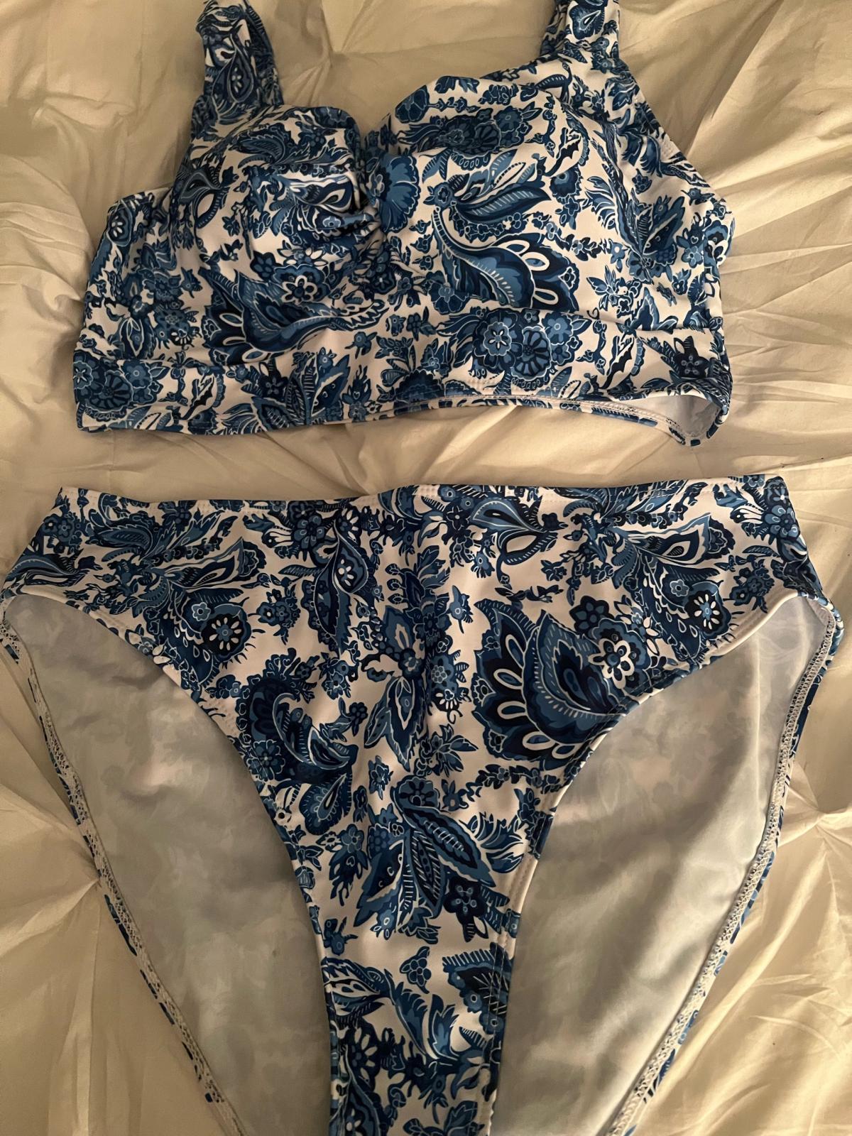 4piece swimsuit set new condition - Lynn, Massachusetts - FleaMarketBay
