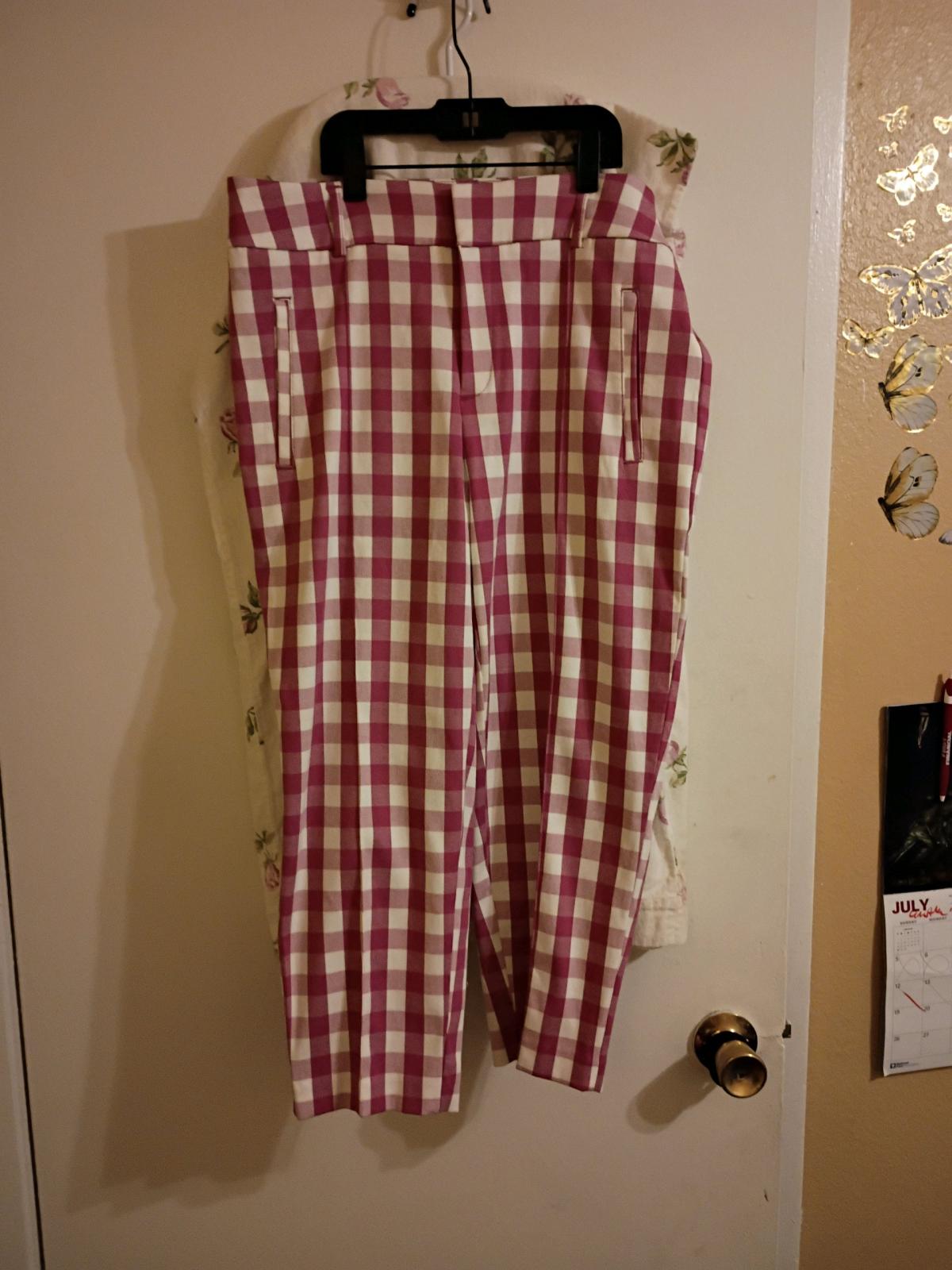 Womens Capri Pants - San Angelo, Texas - FleaMarketBay