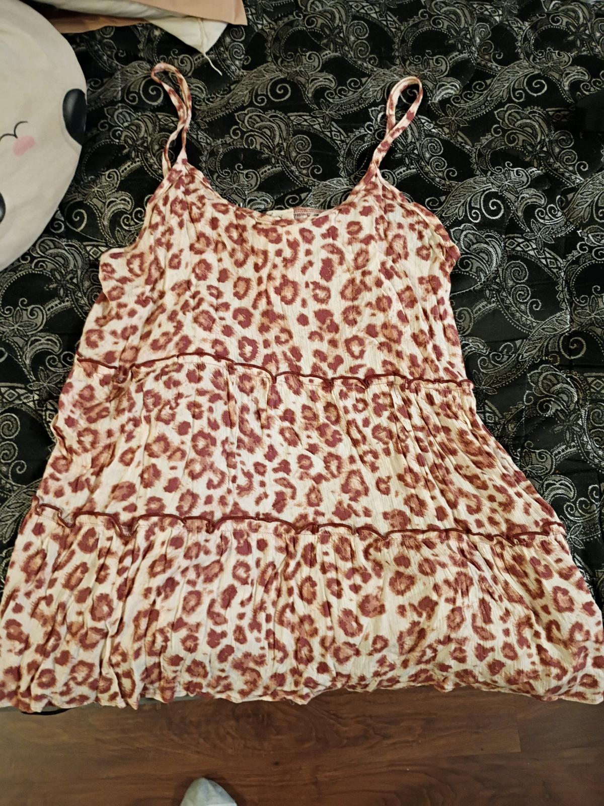 brown and white tank top - Dayton, Ohio - FleaMarketBay