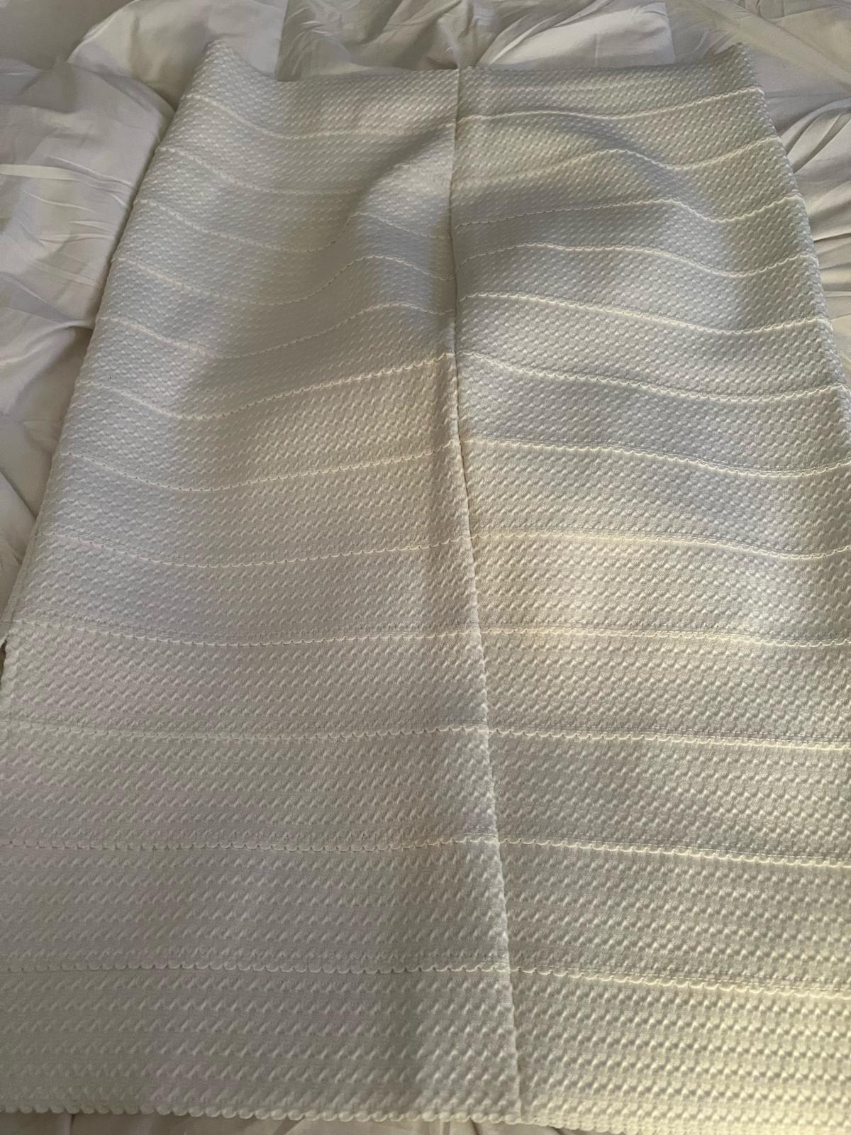 7th Ave New York size lg white 2 piece outfit - Lynn, Massachusetts - FleaMarketBay