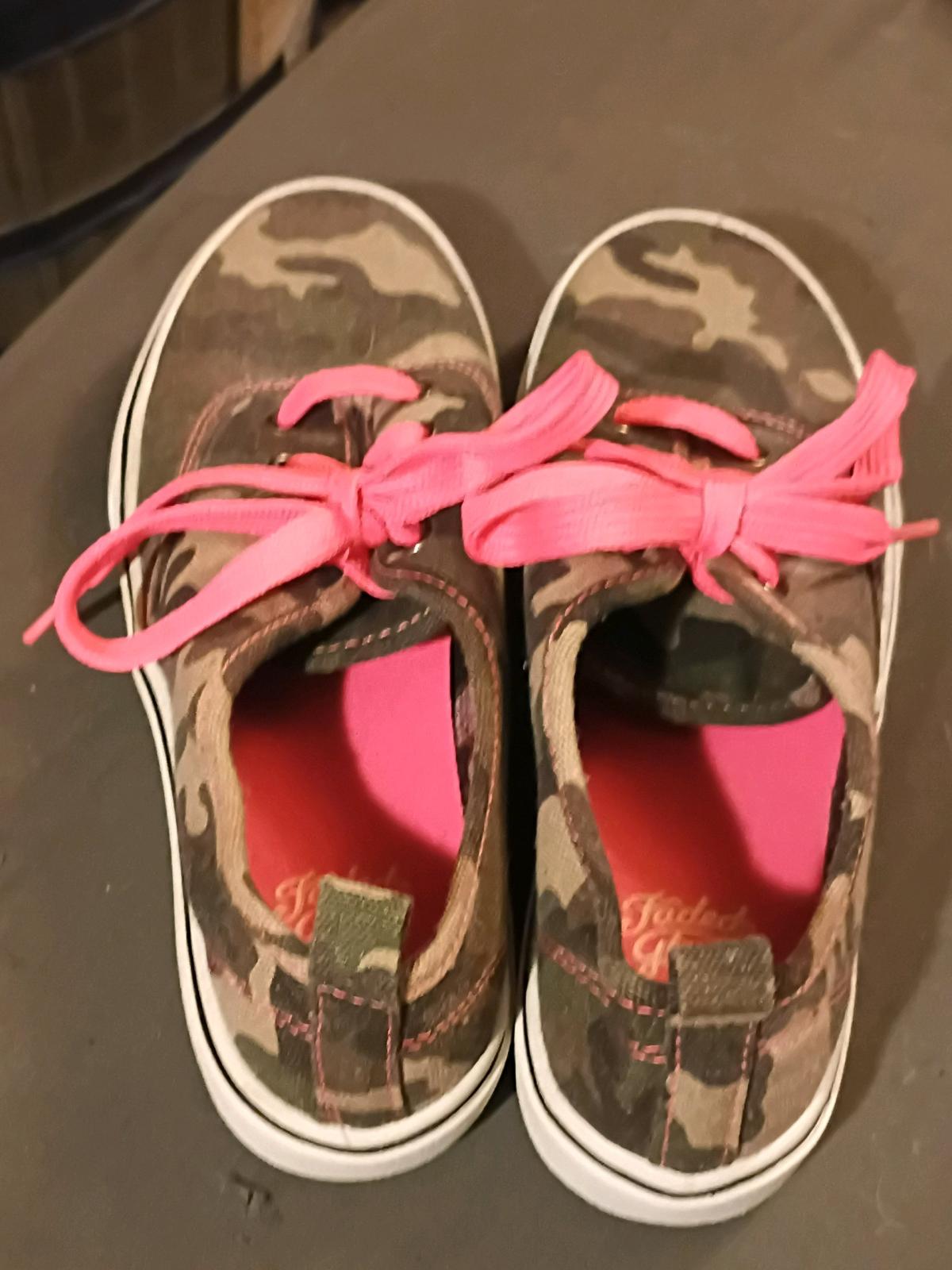 woman shoes with Pink laces  Faded Glory - Lockport, Louisiana - FleaMarketBay