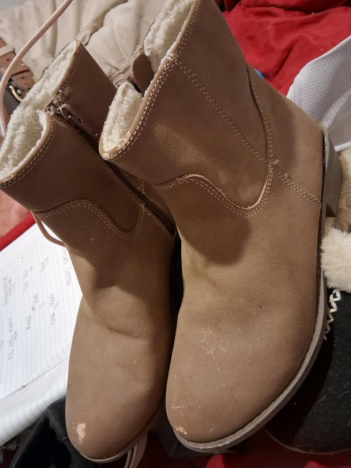 Womens Shoes - Twin City, Georgia - FleaMarketBay