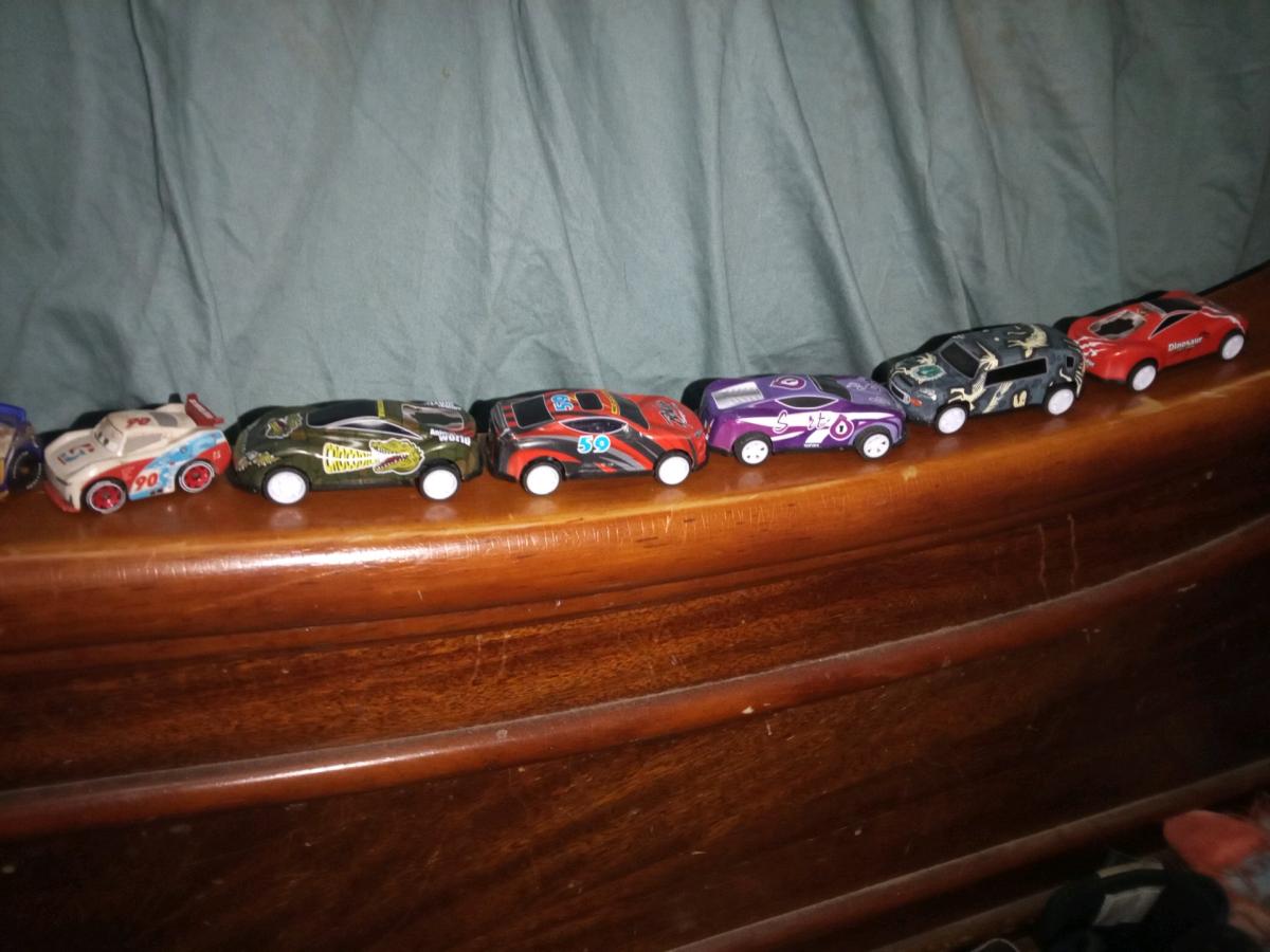 100 Hot Wheel Cars - Vernon, Texas - FleaMarketBay