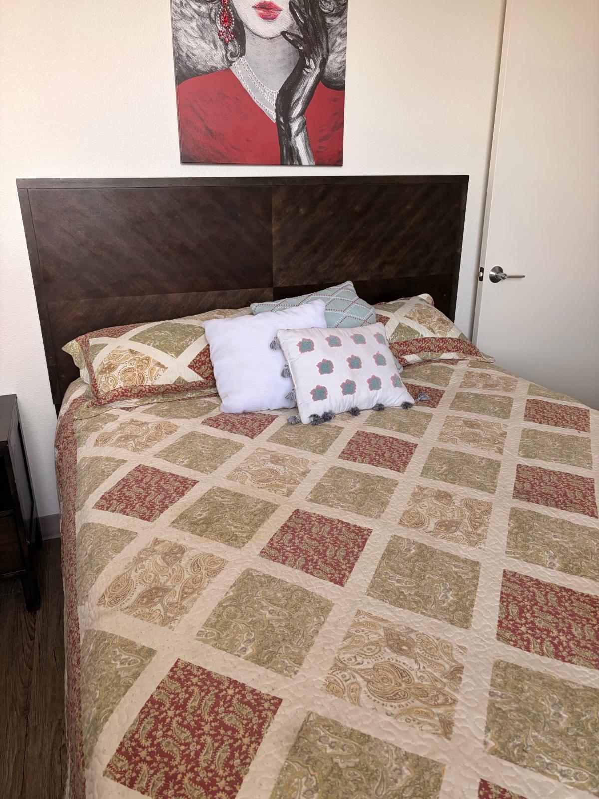 queen size bedroom set - Las Cruces, New Mexico - FleaMarketBay