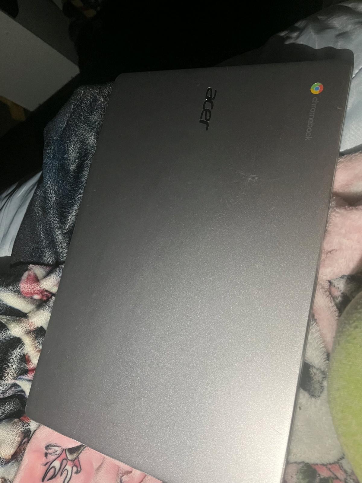silver case acer chromebook - Fairdealing, Missouri - FleaMarketBay
