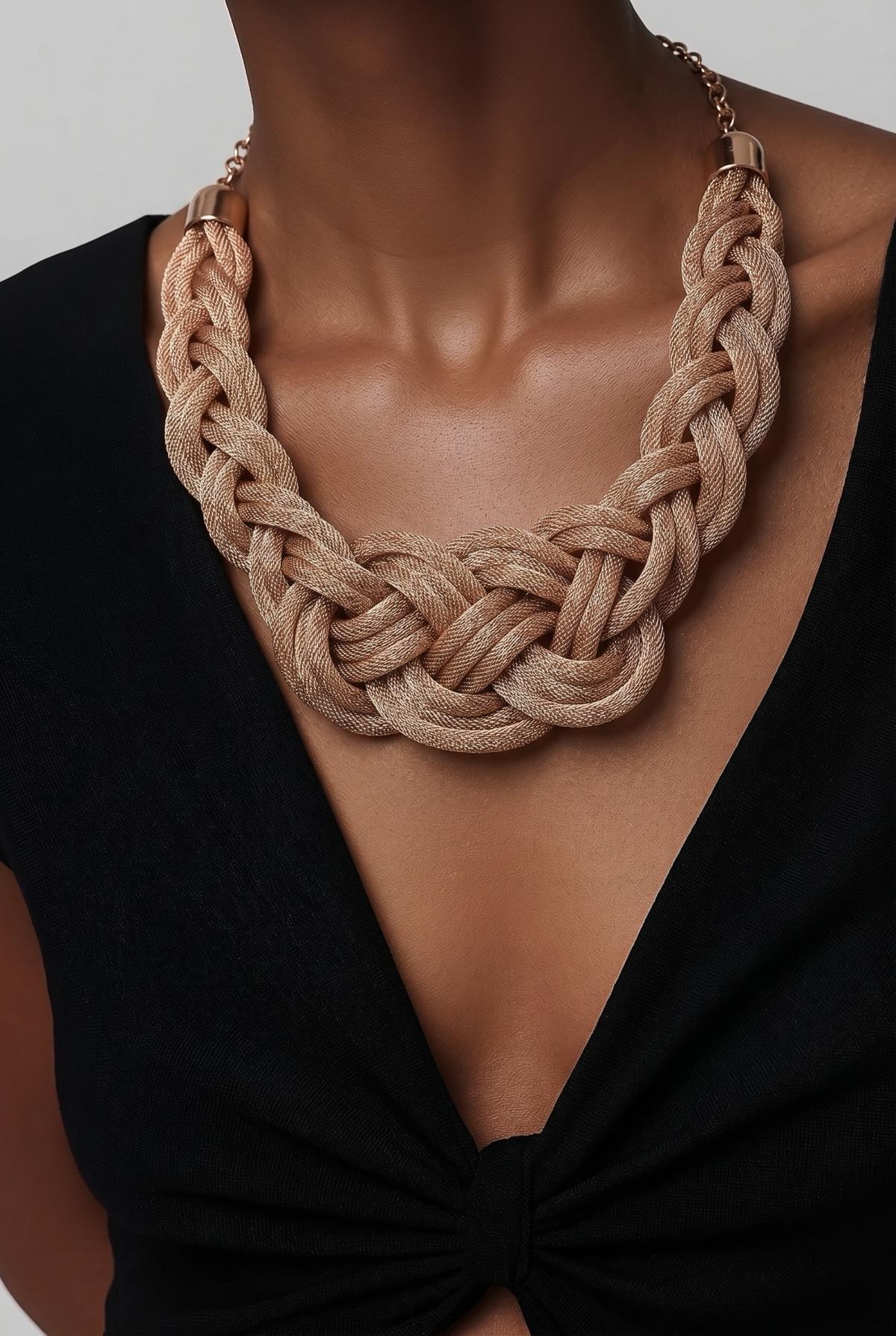 fashion necklace like new - Lynn, Massachusetts - FleaMarketBay