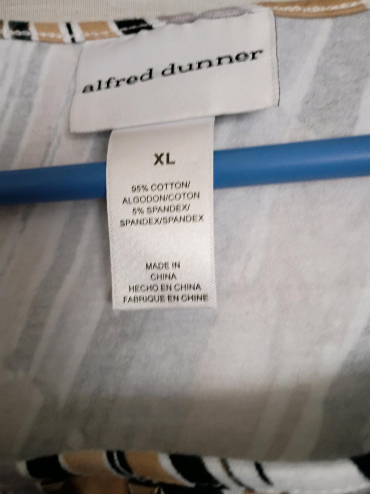 a blouse I never wore been in a drawer size XL - Bluefield, West Virginia - FleaMarketBay