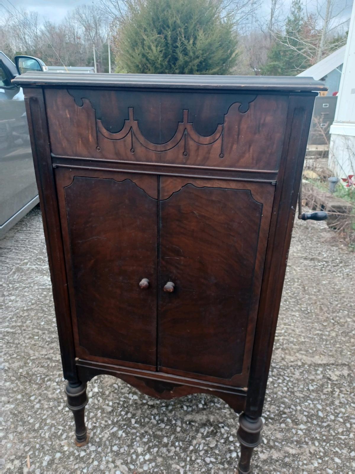Antique Victrola - Bronston, Kentucky - FleaMarketBay