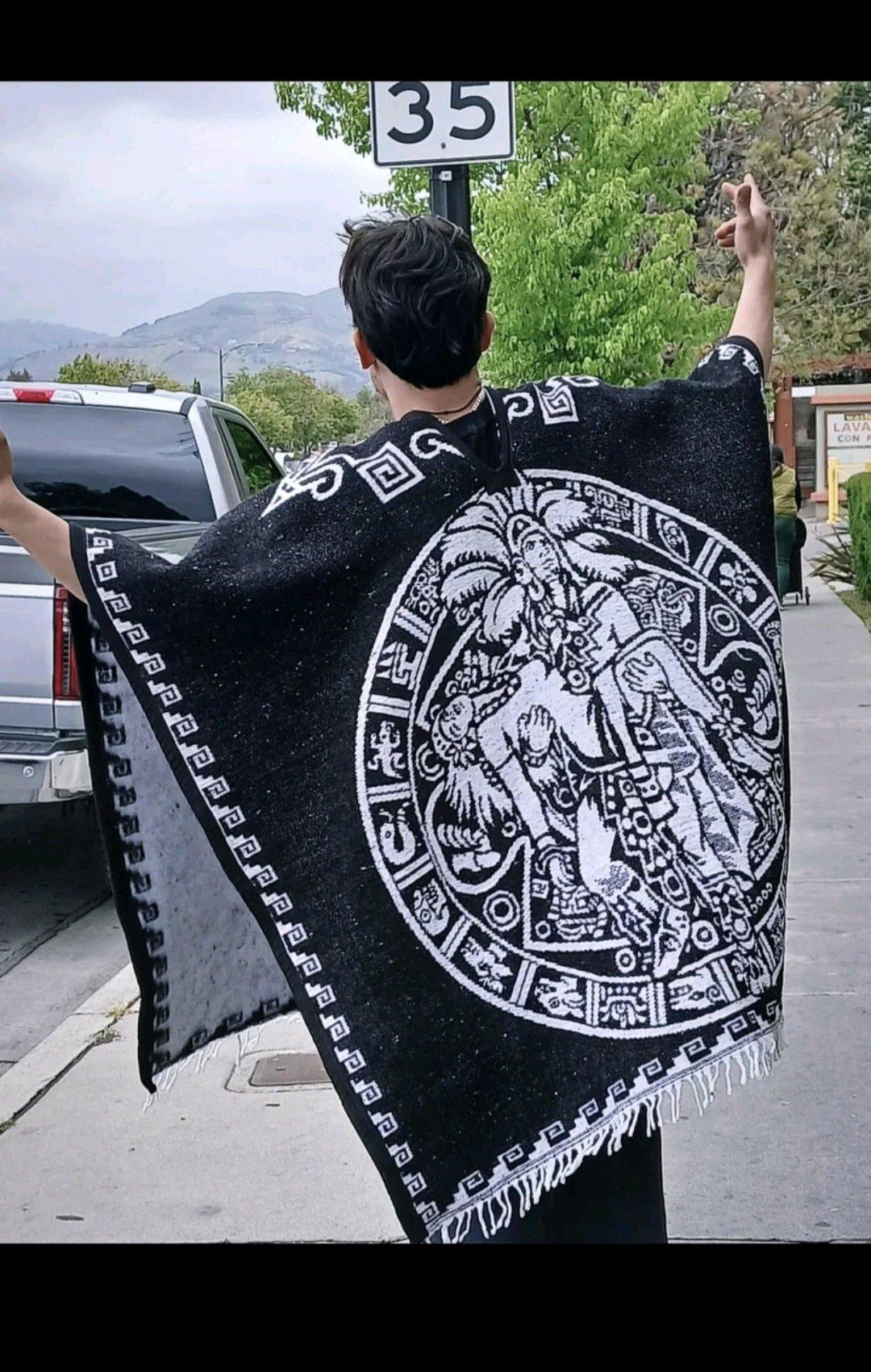 Poncho Gabn Mexicano Artesanal  Diseo Guerrero Azteca y Leye - Harrisonburg, Virginia - FleaMarketBay