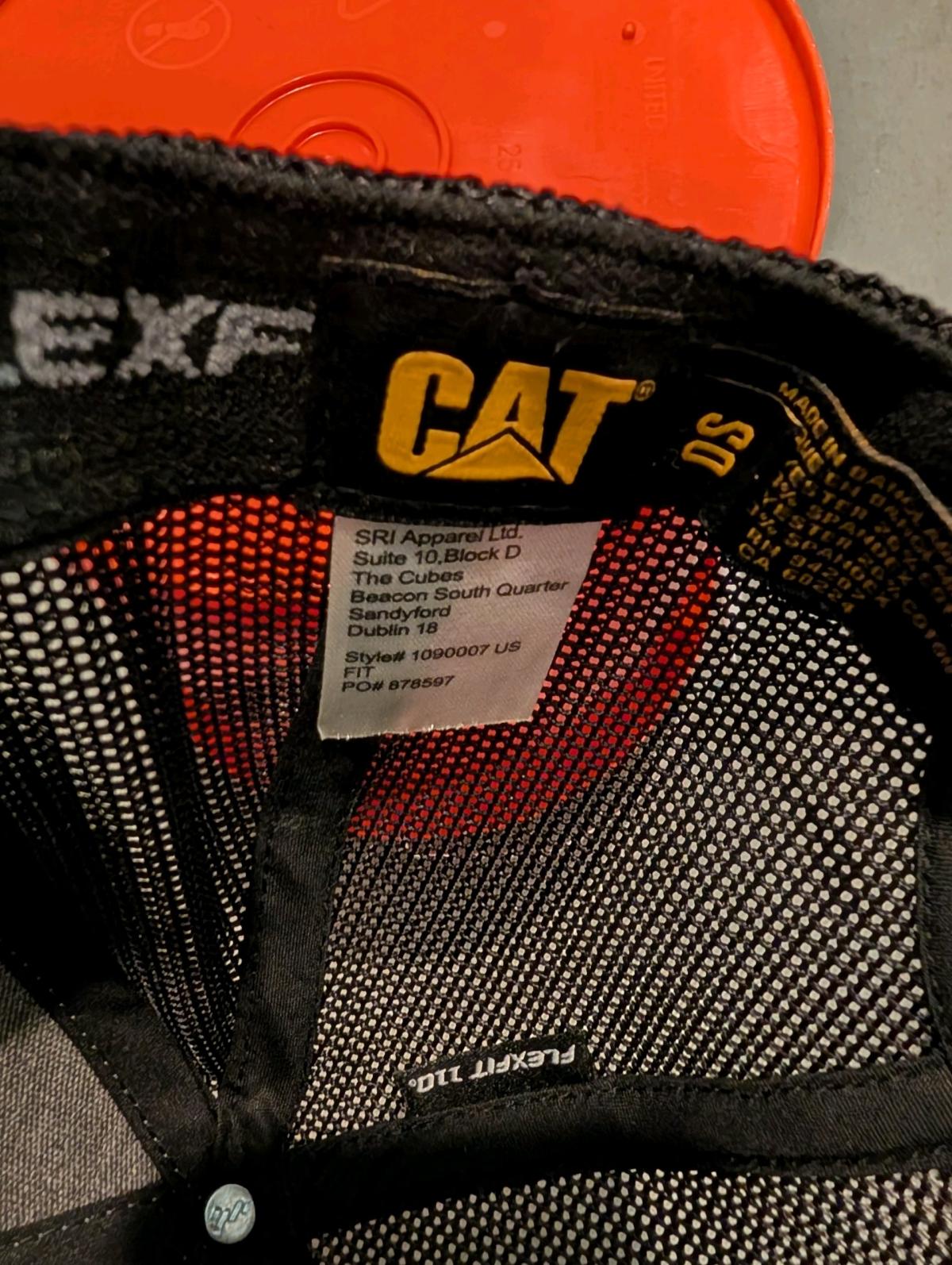 CAT snapback hat its a mens hat name brand grey and black - Ludowici, Georgia - FleaMarketBay
