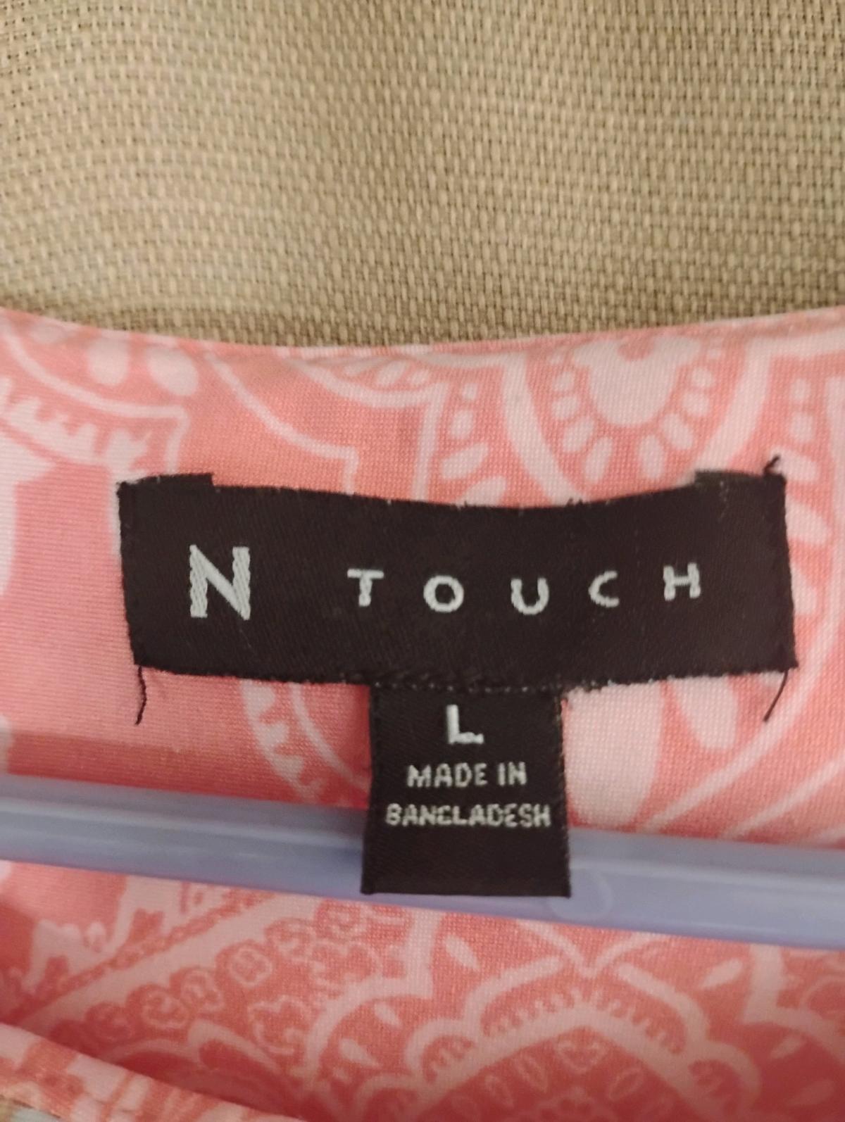 A Nice Pink Womens Top - Swansea, South Carolina - FleaMarketBay