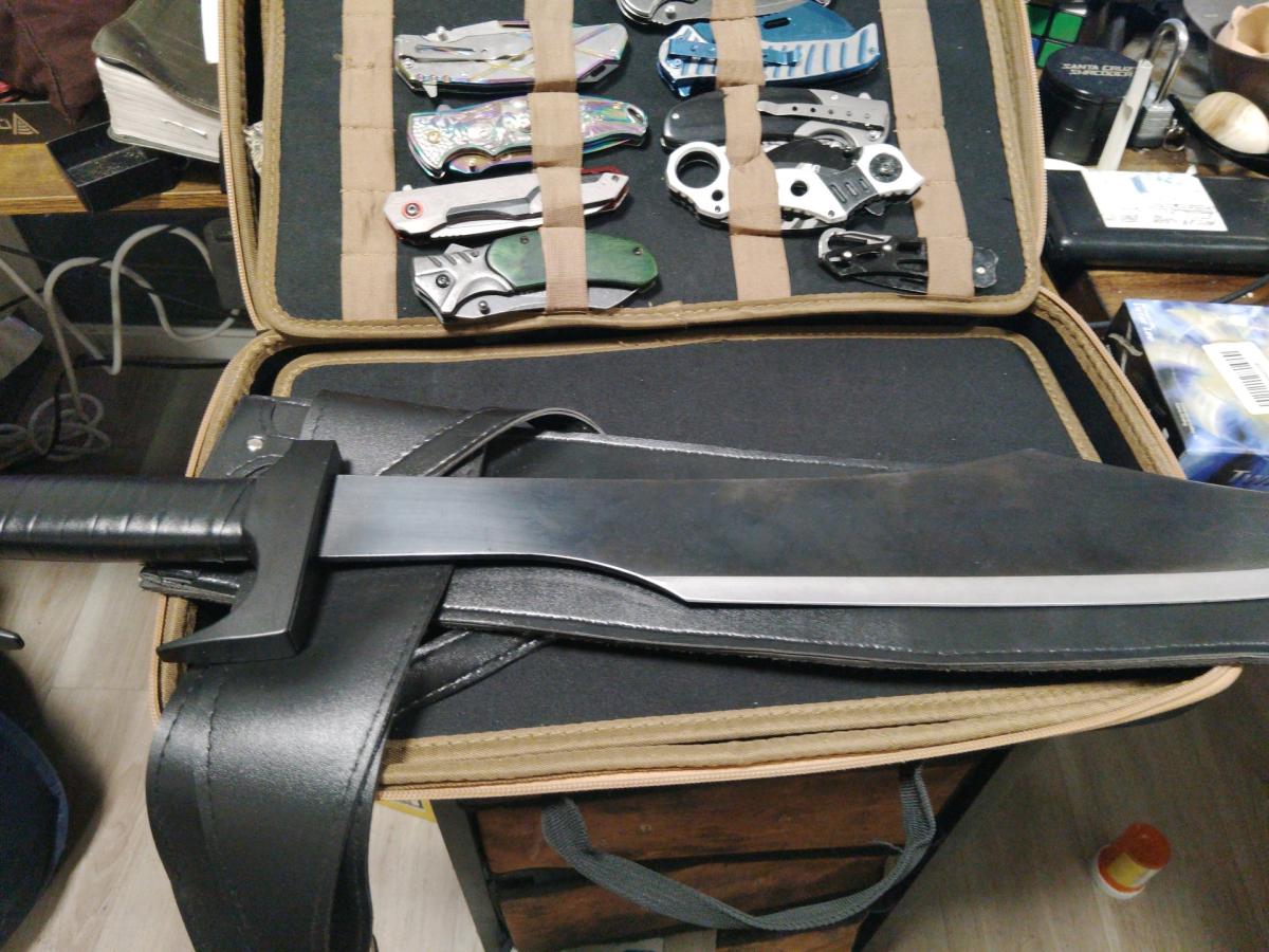collectible folding novelty knives and more - San Diego, California - FleaMarketBay