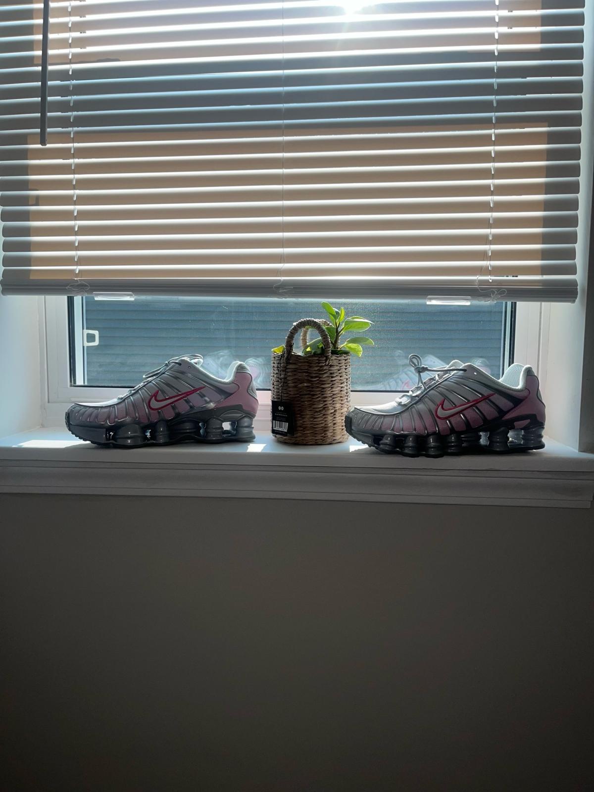 size 9 men nike shox tl pink foam women 105 - Rochester, New York - FleaMarketBay