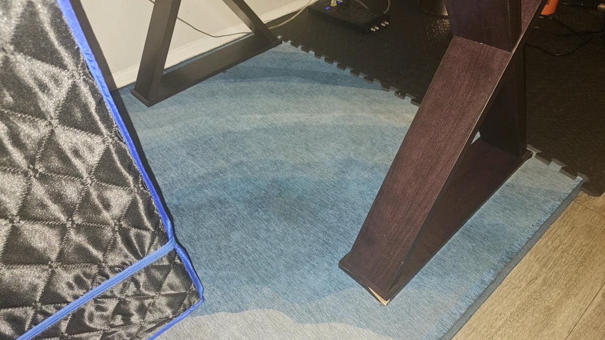 Dark walnut office desk - Tucson, Arizona - FleaMarketBay