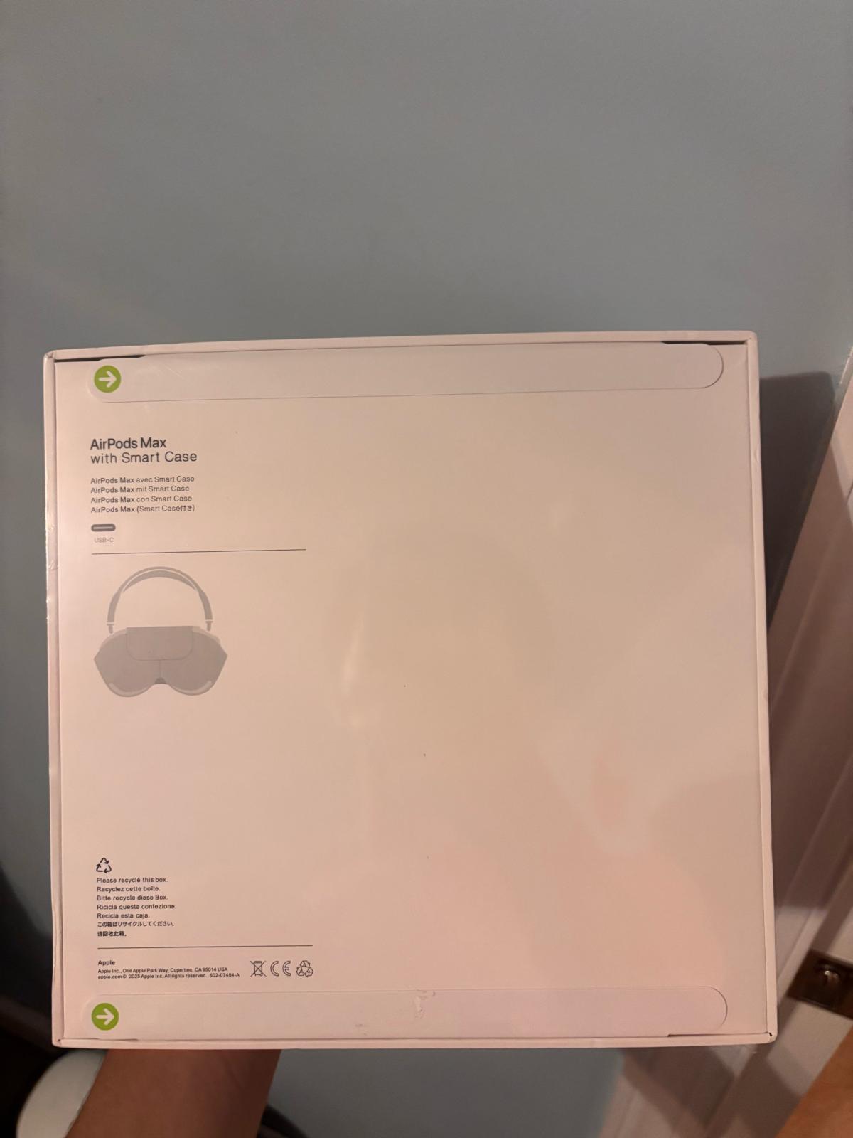 AlRPOD MAXES with MagSafe black - Alamance, North Carolina - FleaMarketBay