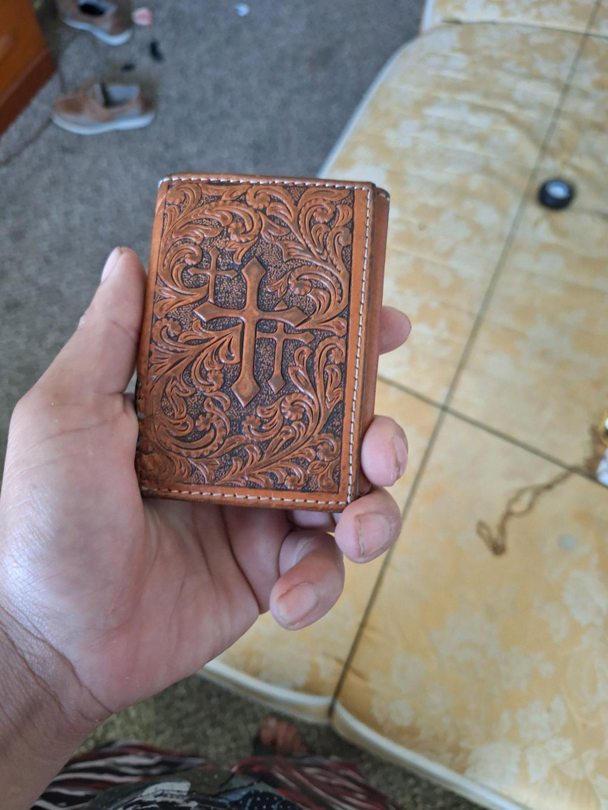 A wallet very good quality pure leather - Storm Lake, Iowa - FleaMarketBay