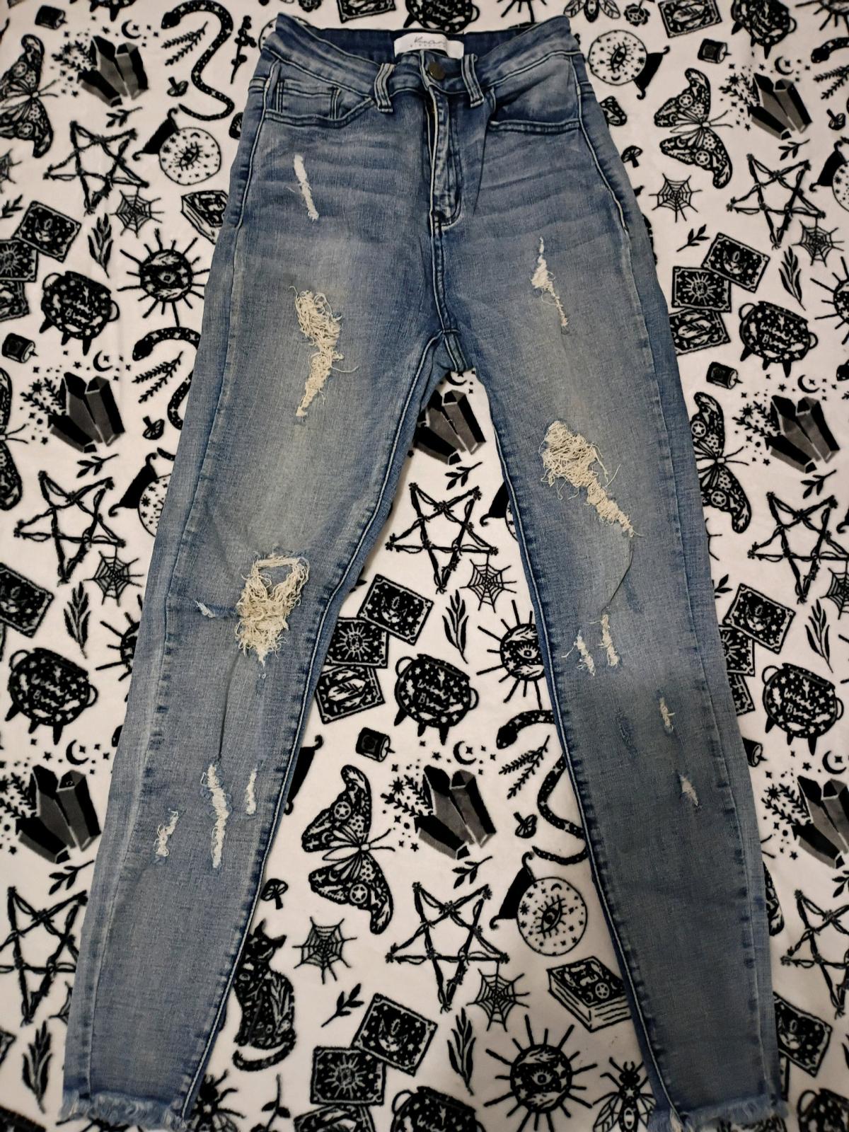 Rau Cau Streetwear - Longwood, Florida - FleaMarketBay