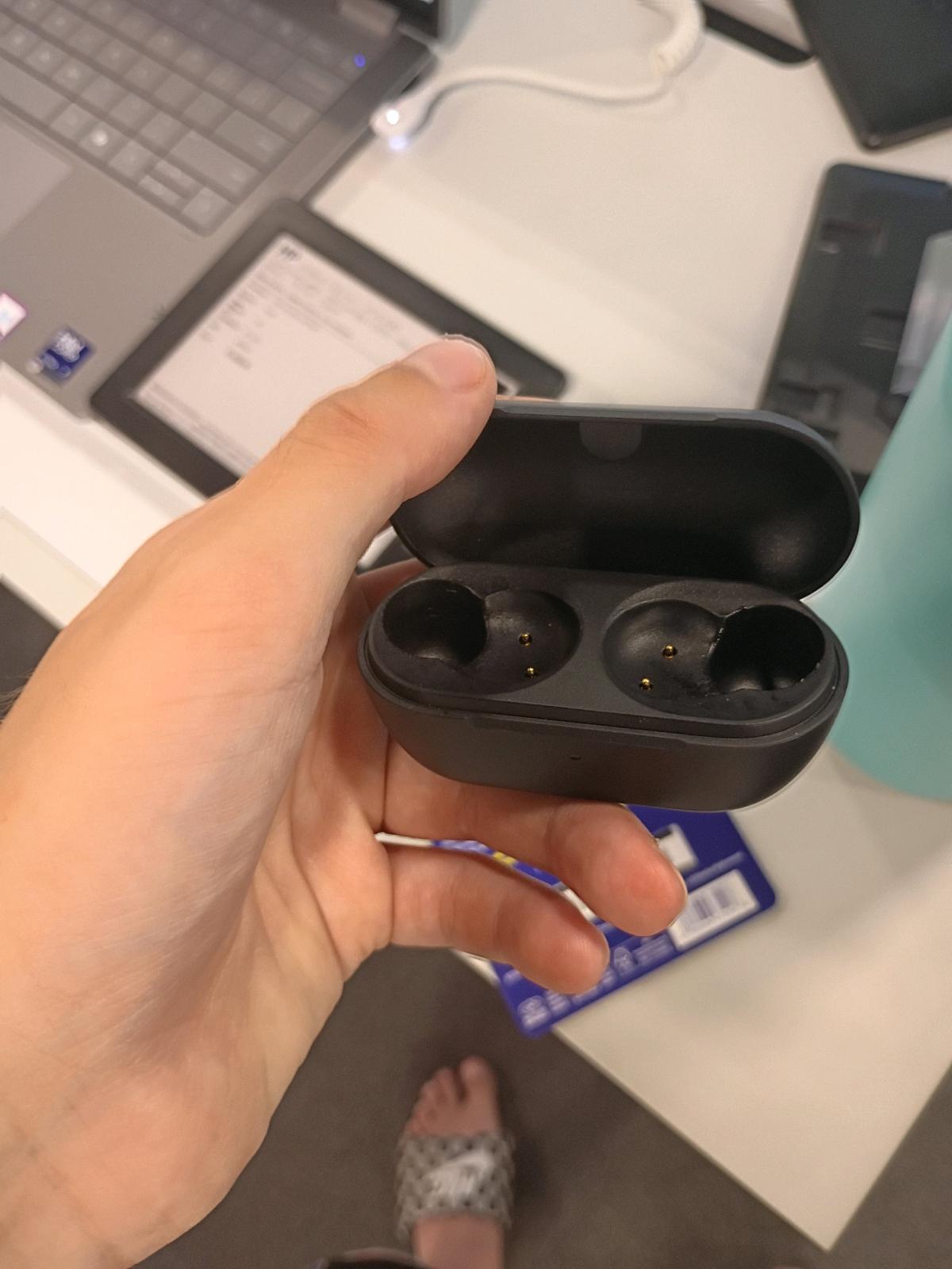 sony headphones need the money - Peoria, Illinois - FleaMarketBay