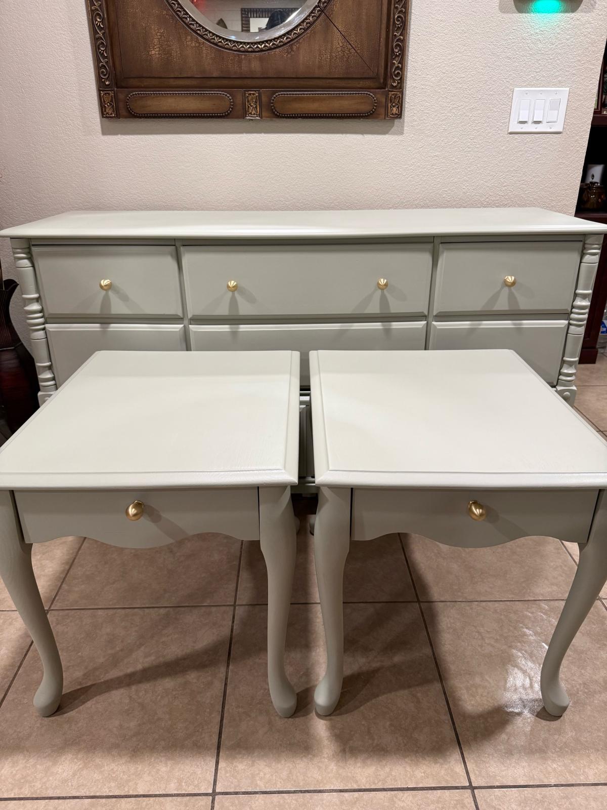Beautiful vintage 3 piece bedroom set - Glendale, Arizona - FleaMarketBay