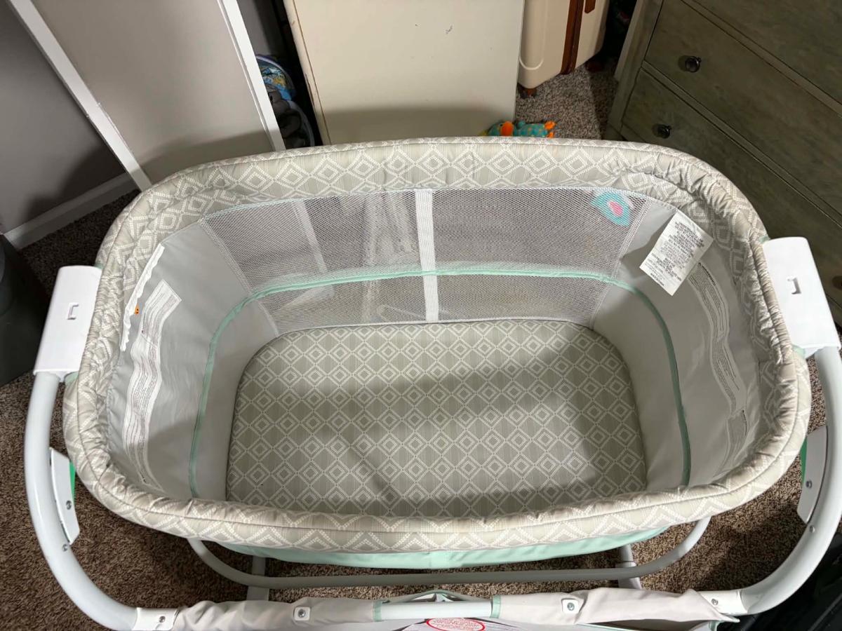 Dream  Grow Bedside Bassinet - Corryton, Tennessee - FleaMarketBay